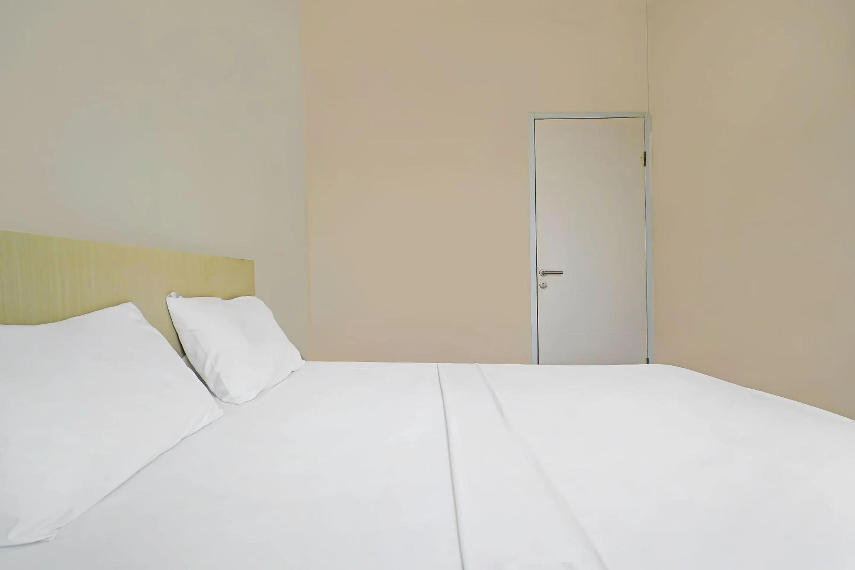 Bedroom, Bed in OYO Life 92720 Mekarwangi Guest House