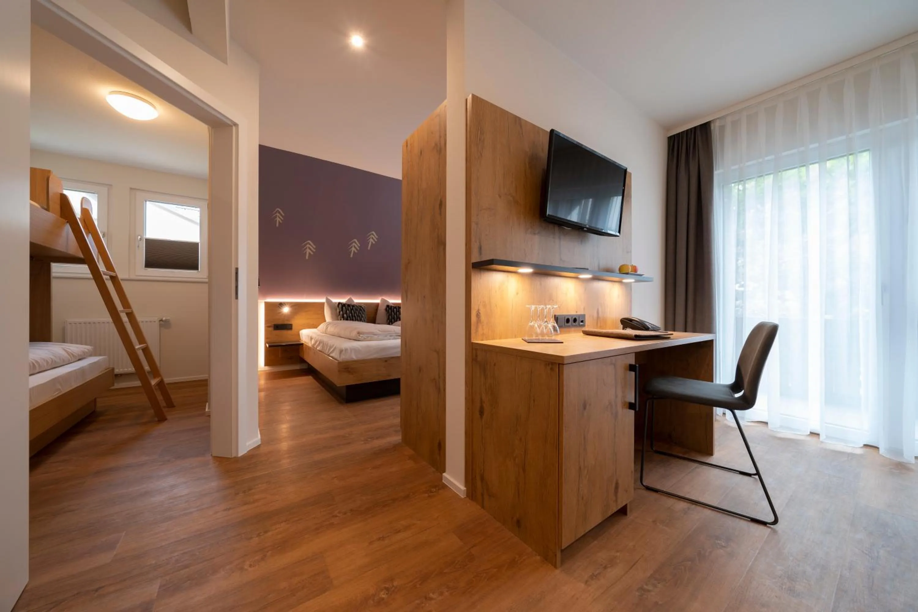 Communal lounge/ TV room, Bed in Pflugwirts Hotel und Gasthaus