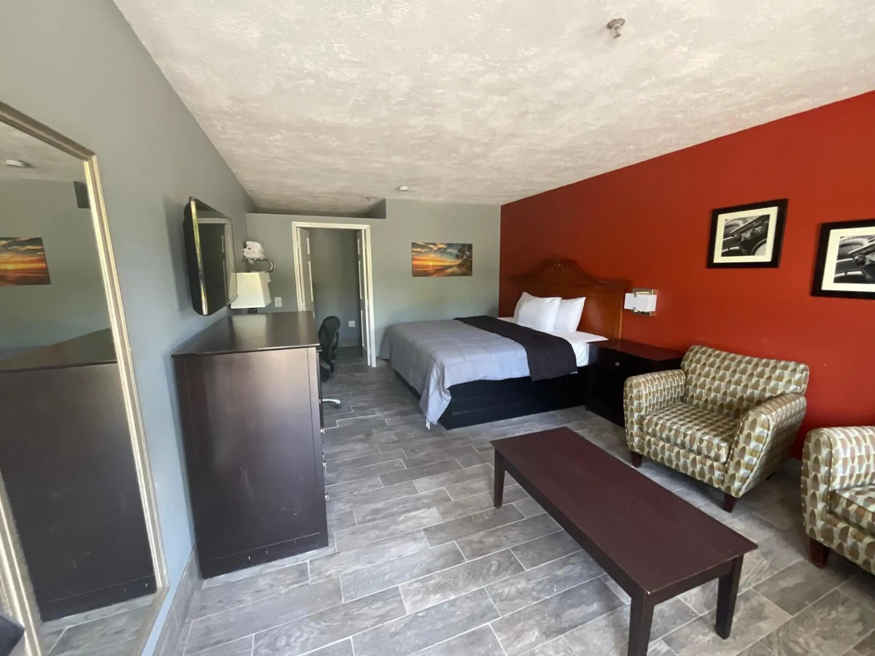 King Room - Disability Access in SUNSET INN King Room - Disability Access in SUNSET INN