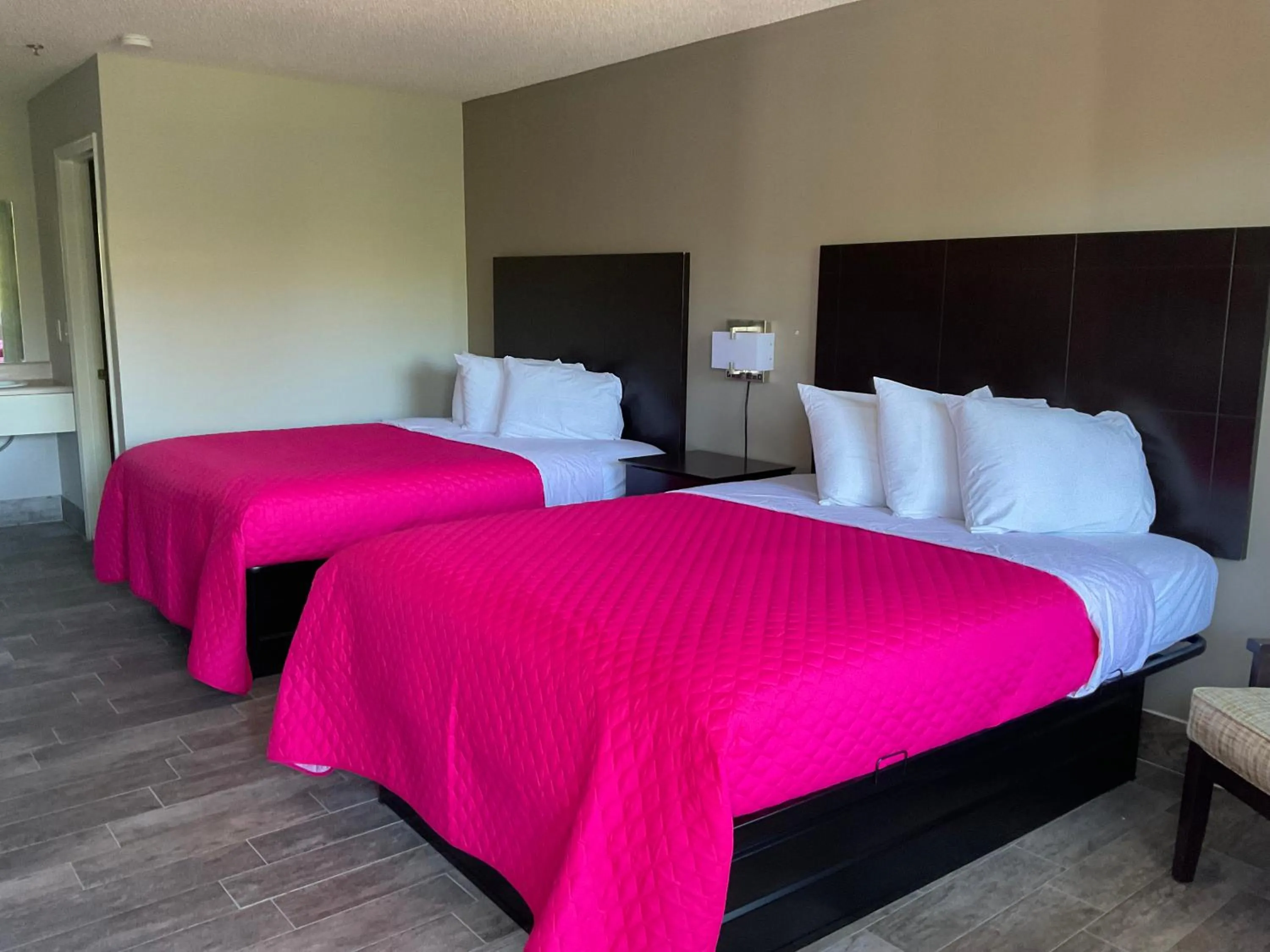 Bedroom, Bed in SUNSET INN