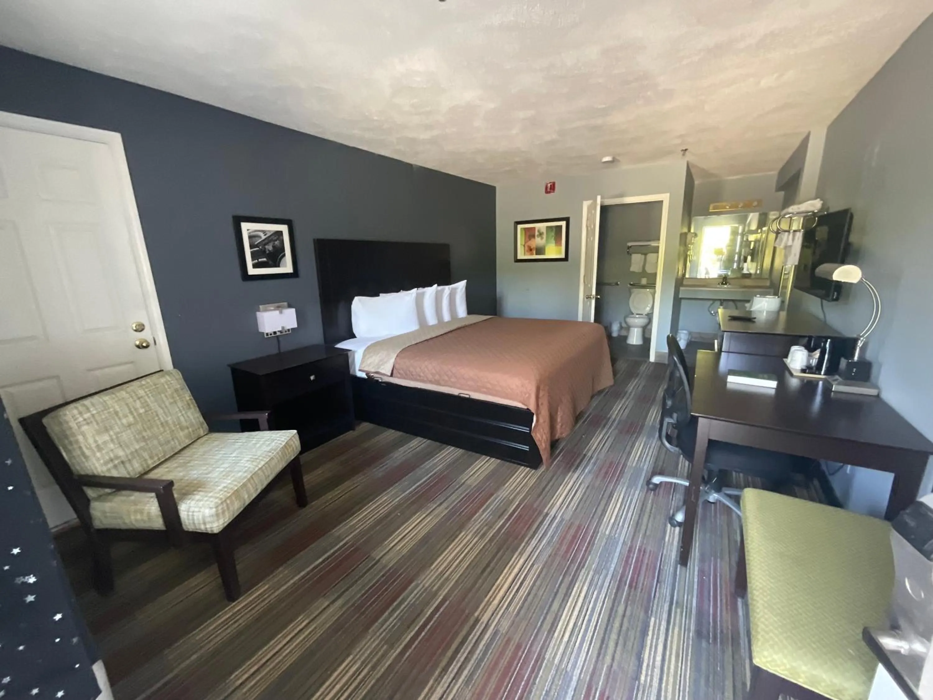 Bedroom, Bed in SUNSET INN