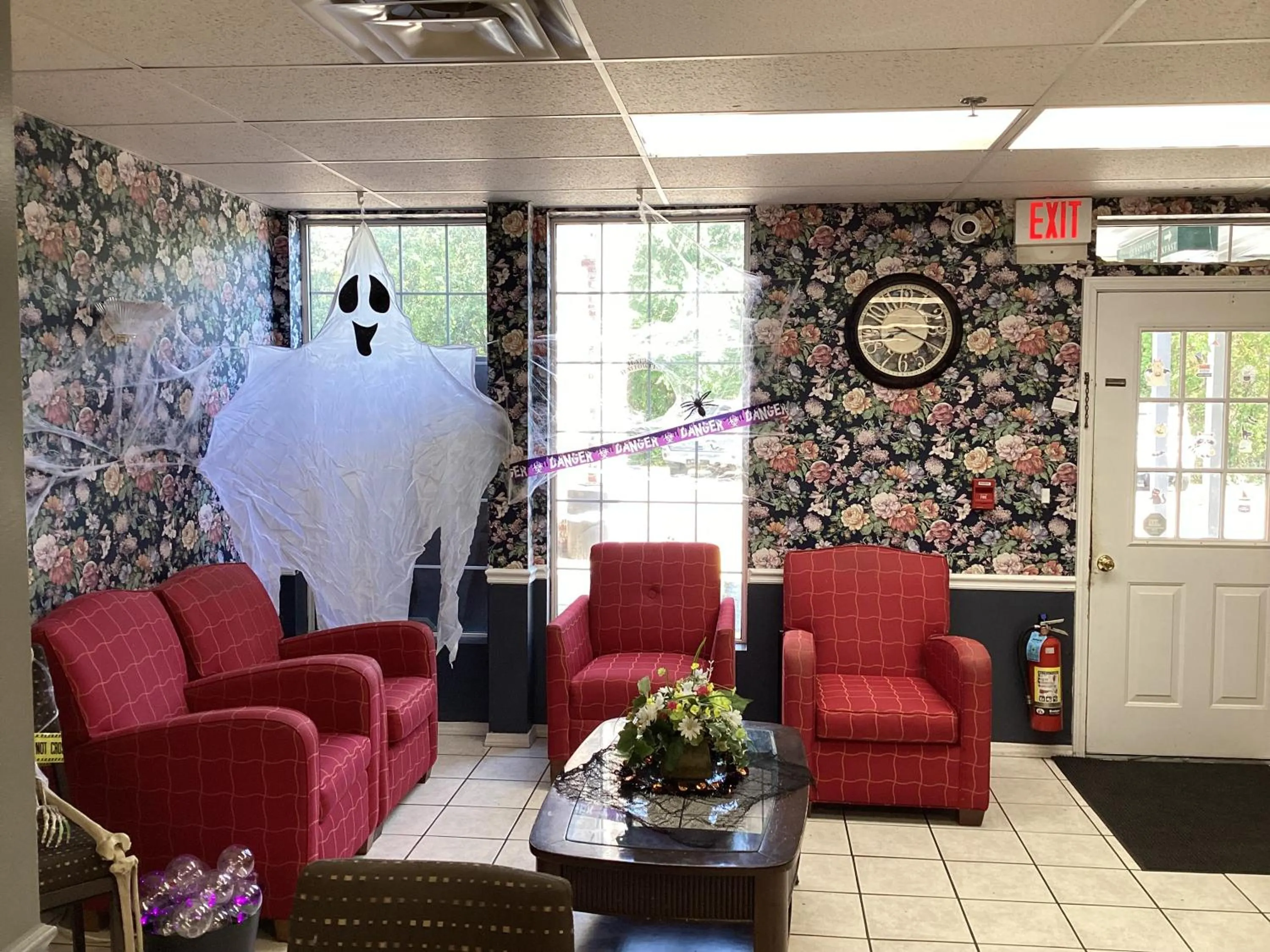 Restaurant/places to eat in SUNSET INN