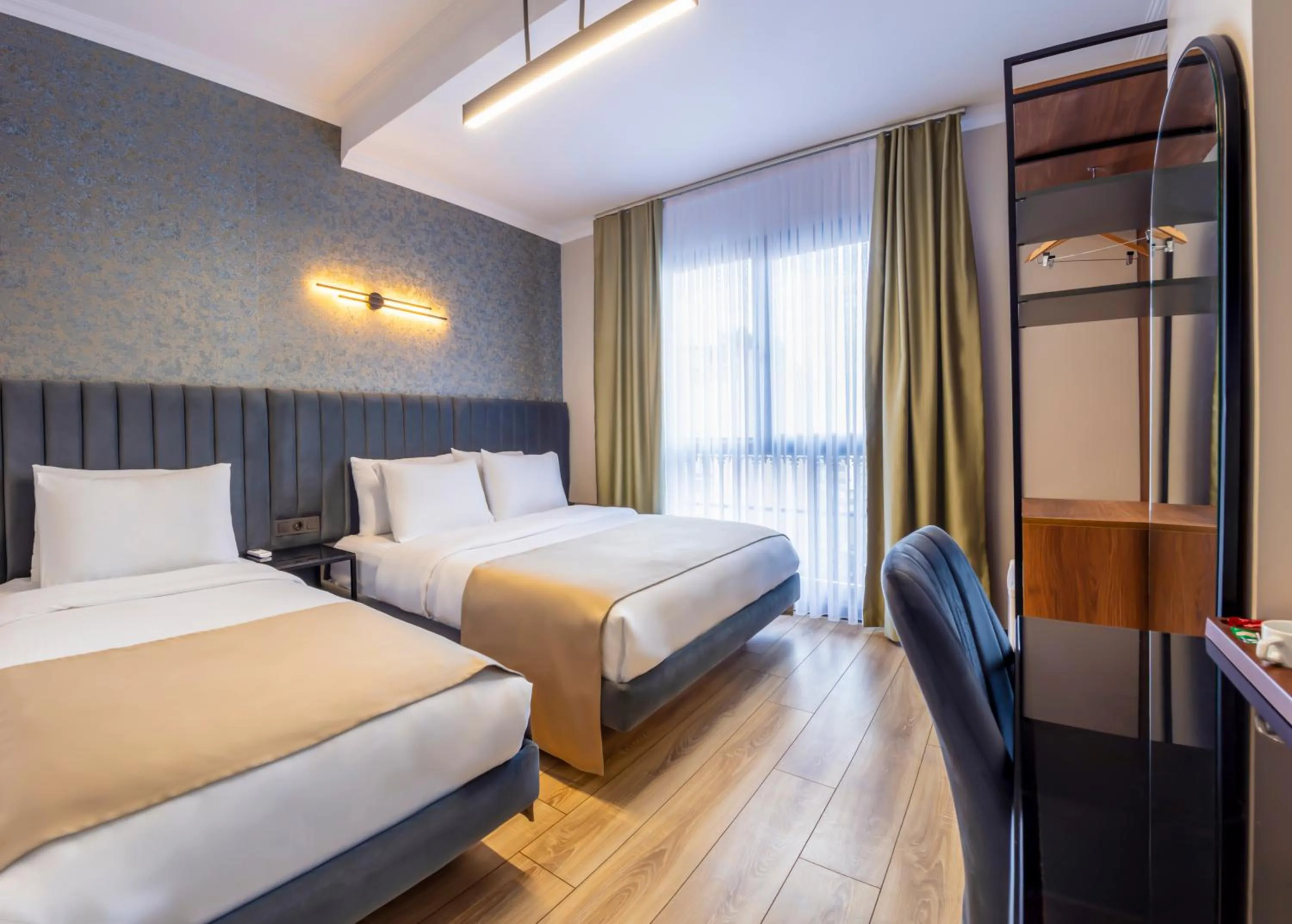 Bed in Lenora Airport Hotel