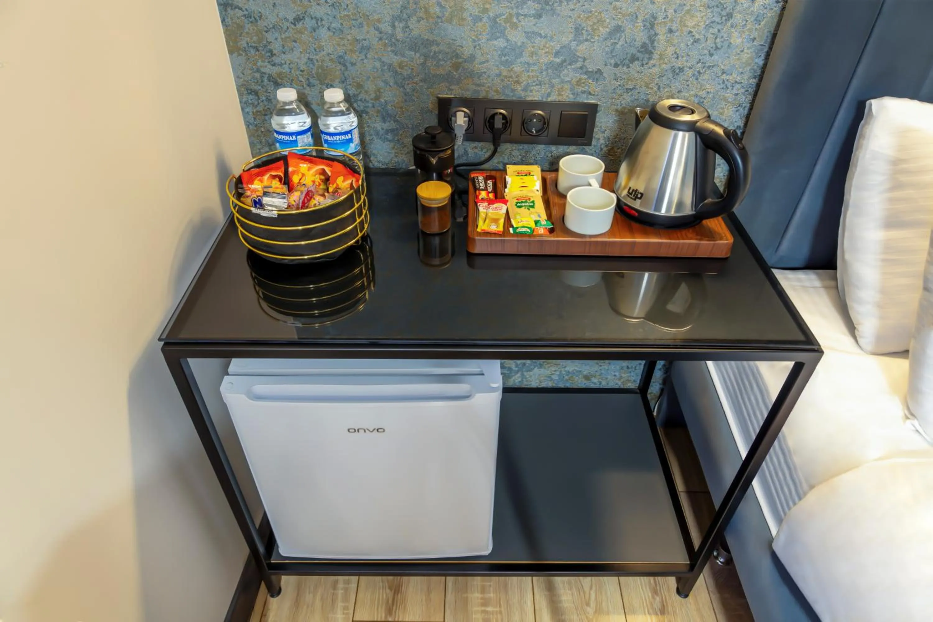 Coffee/tea facilities in Lenora Airport Hotel