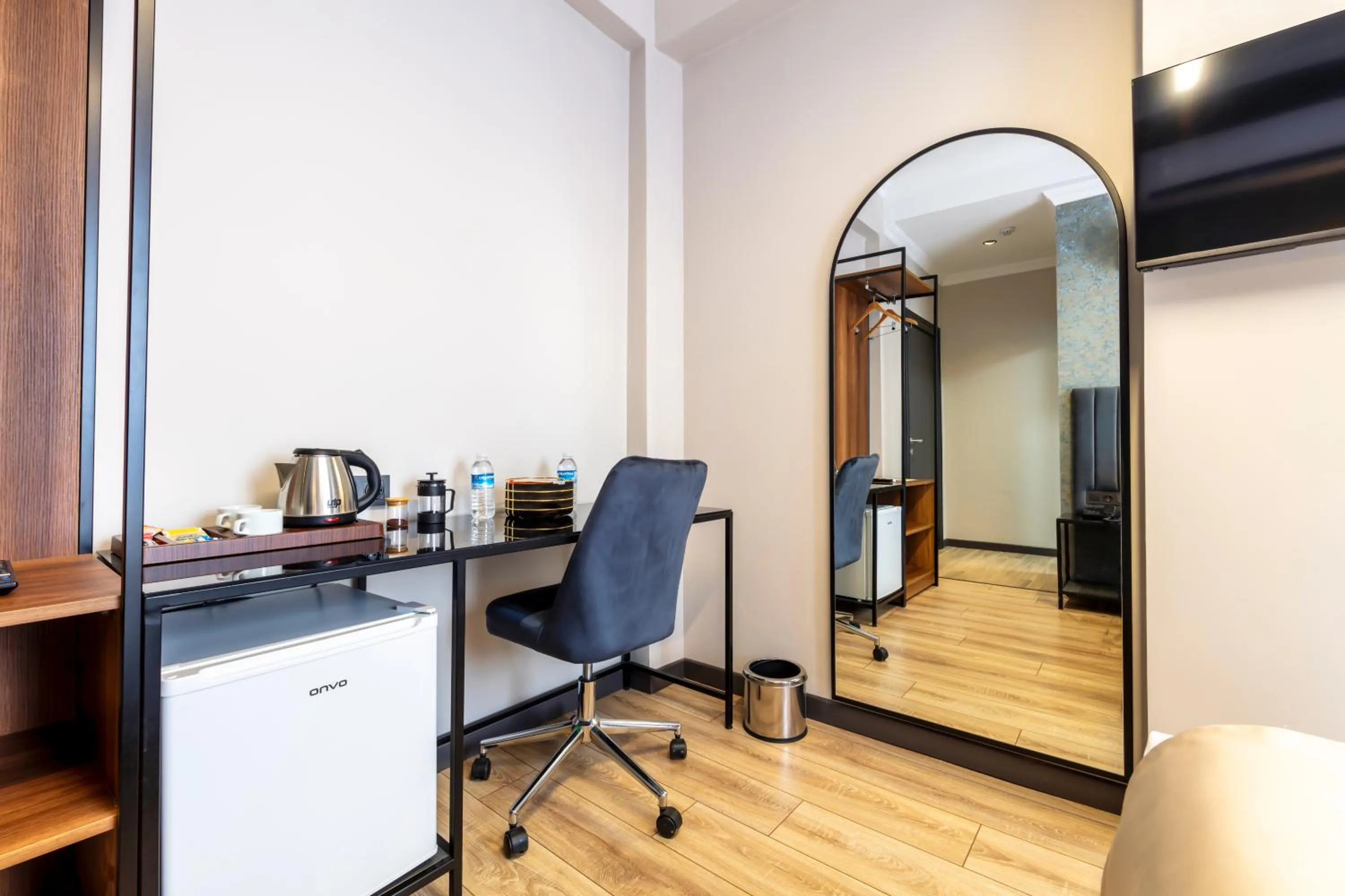 oven in Lenora Airport Hotel