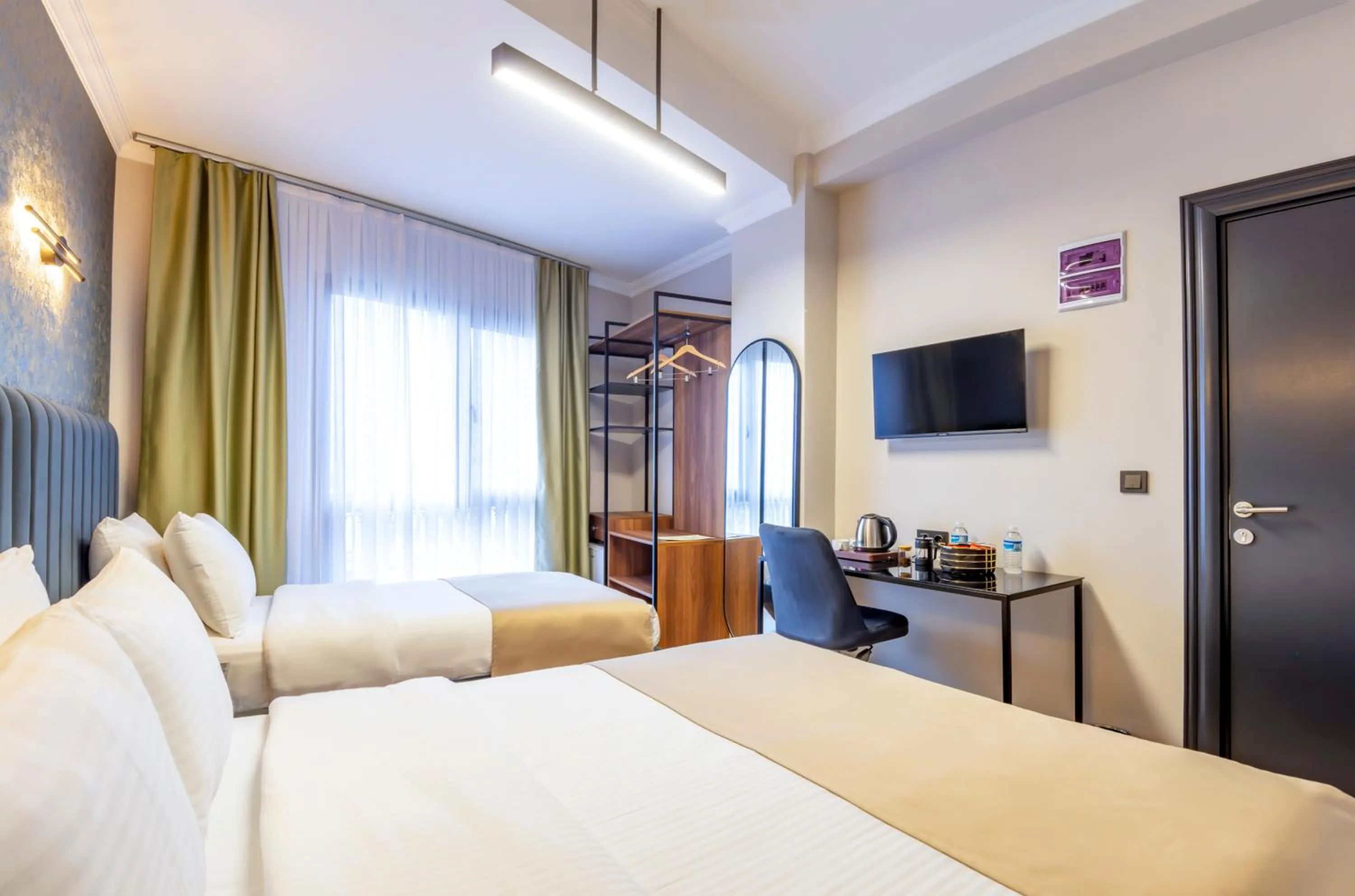 Photo of the whole room, Bed in Lenora Airport Hotel