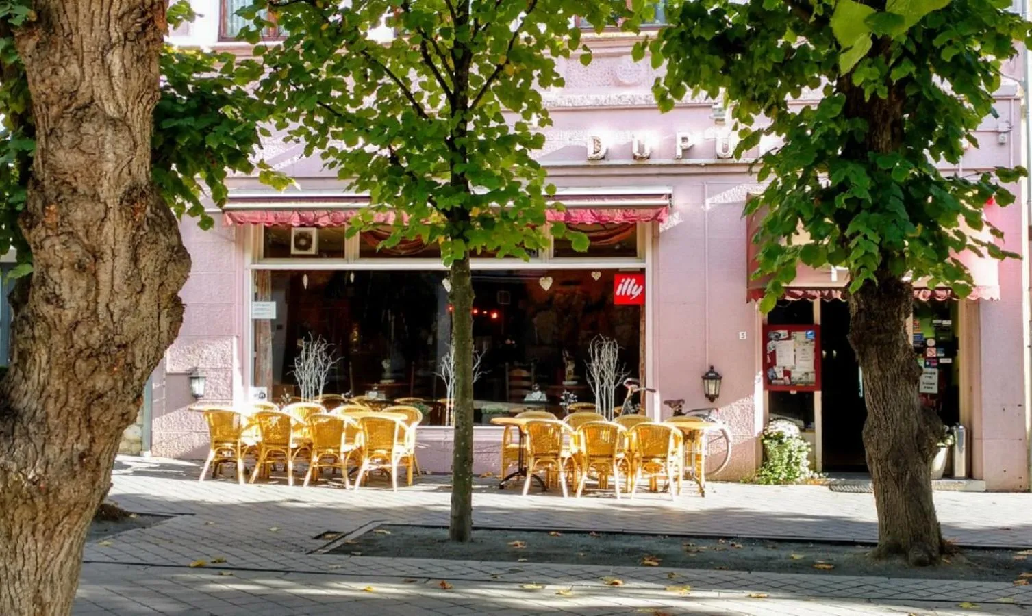 Property building in Hotel Dupuis