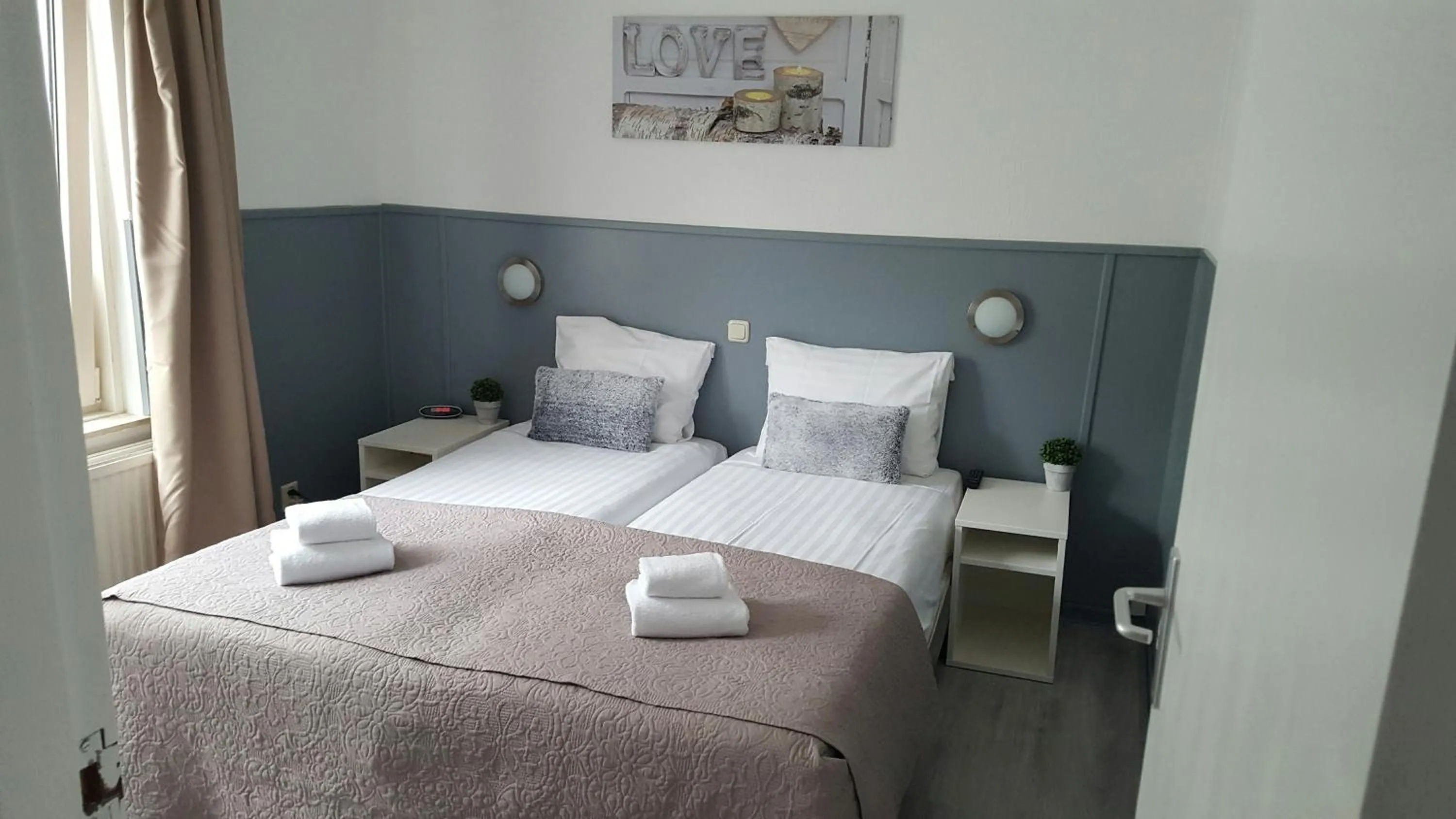 Photo of the whole room, Bed in Hotel Dupuis