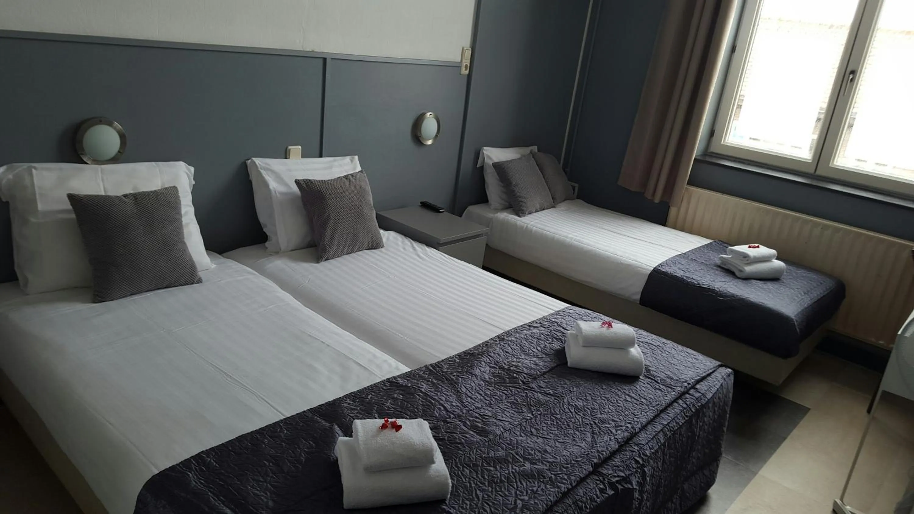 Day, Bed in Hotel Dupuis