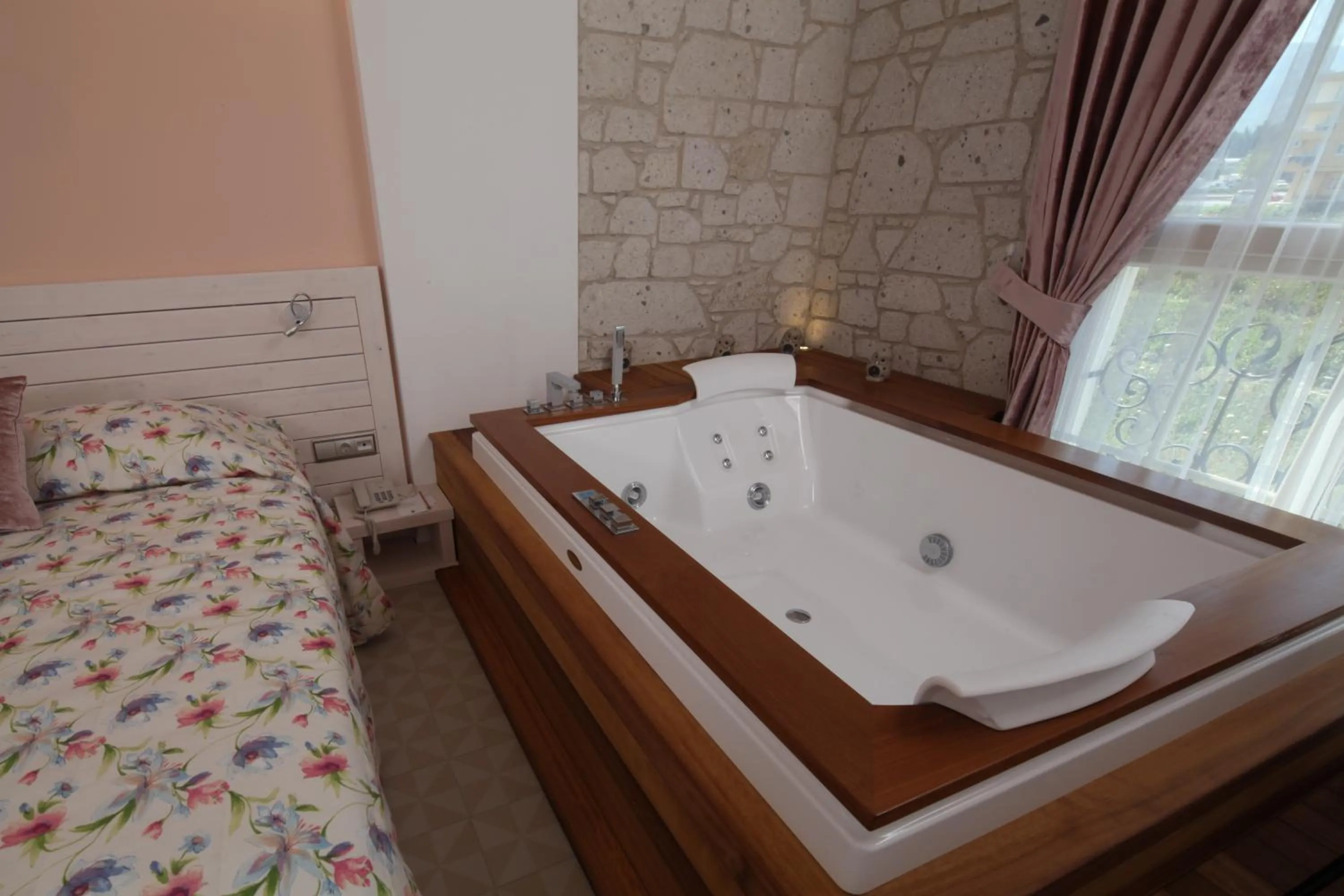 Hot Spring Bath, Bed in Cella Hotel & SPA Ephesus