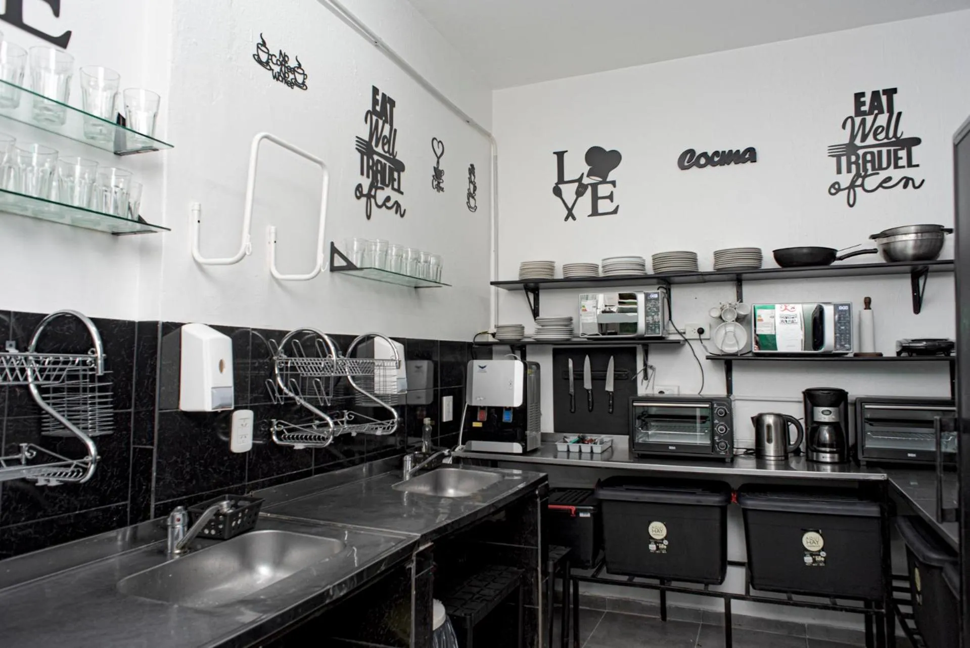 Kitchen or kitchenette in PH Palermo Hostel