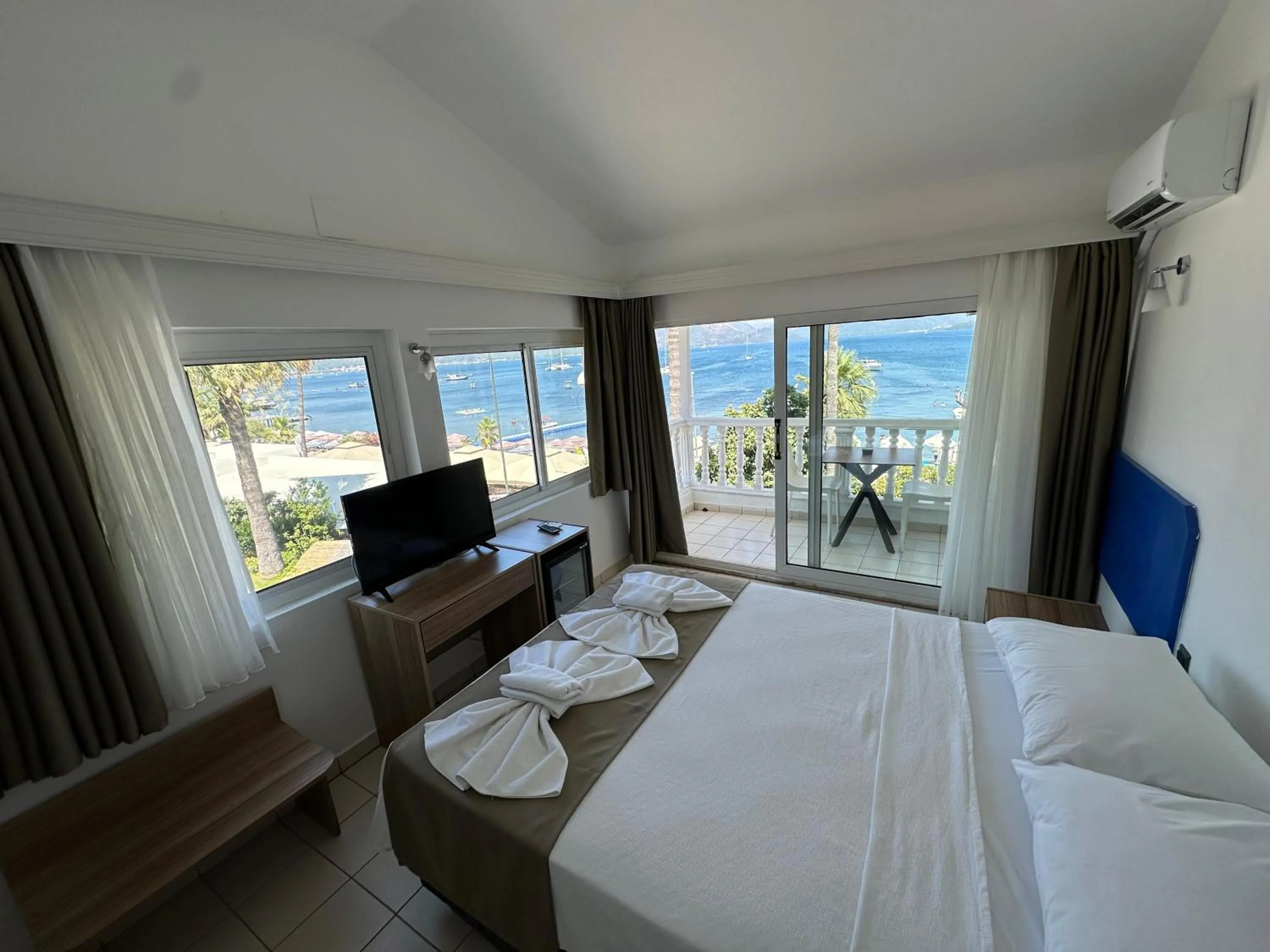 Photo of the whole room, Bed in Uysal Hotel