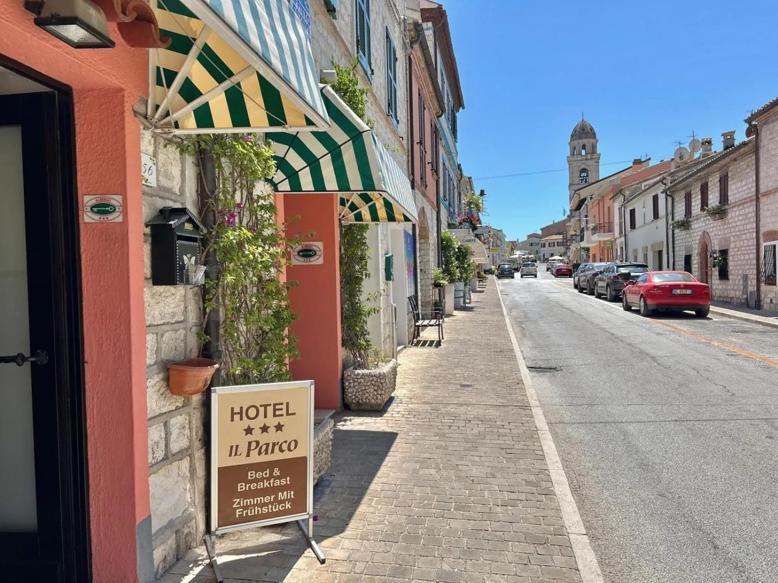 Property building in Hotel "Il Parco" B&B Sirolo