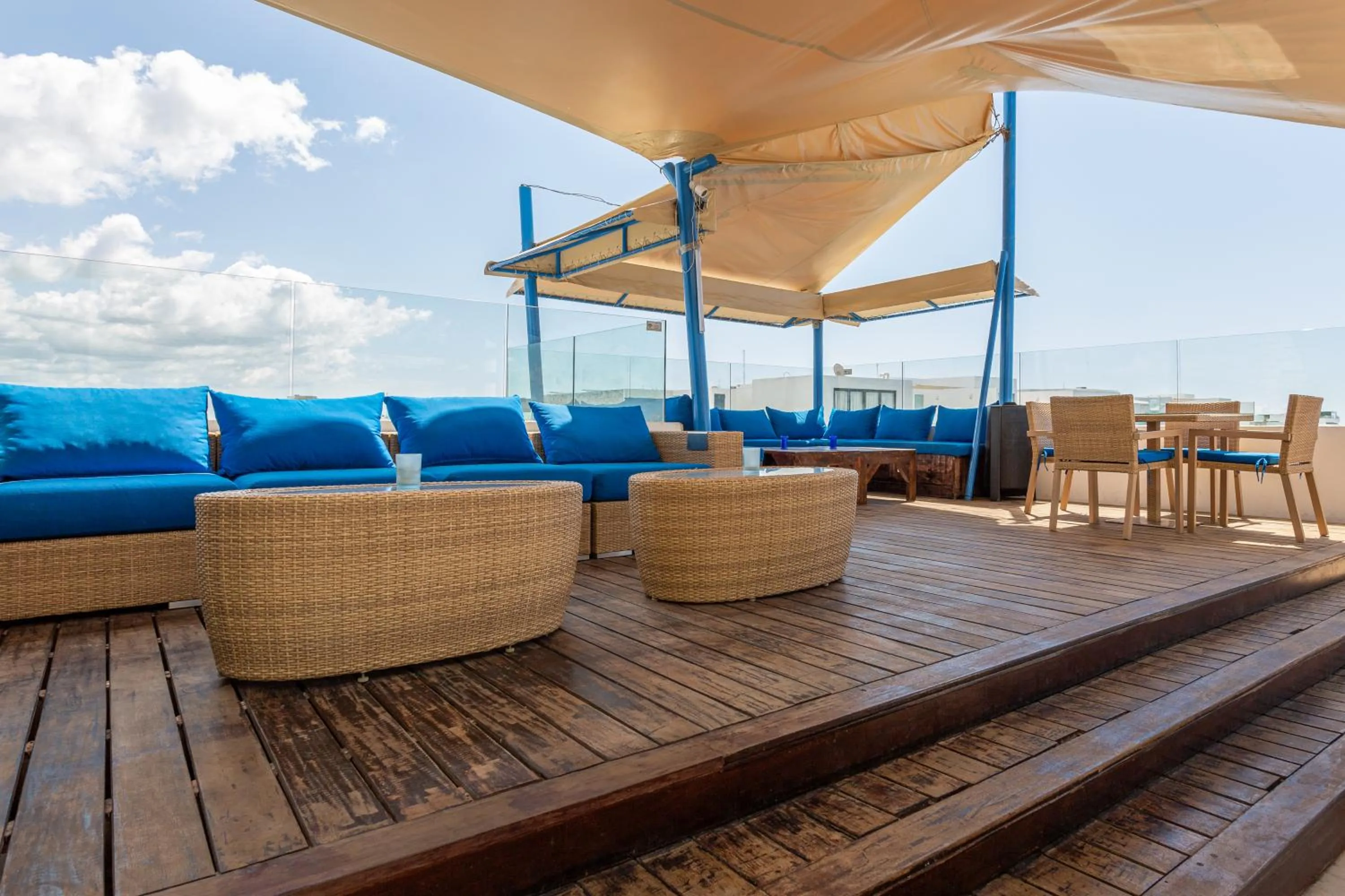 Lounge or bar in Anah Luxury Condos