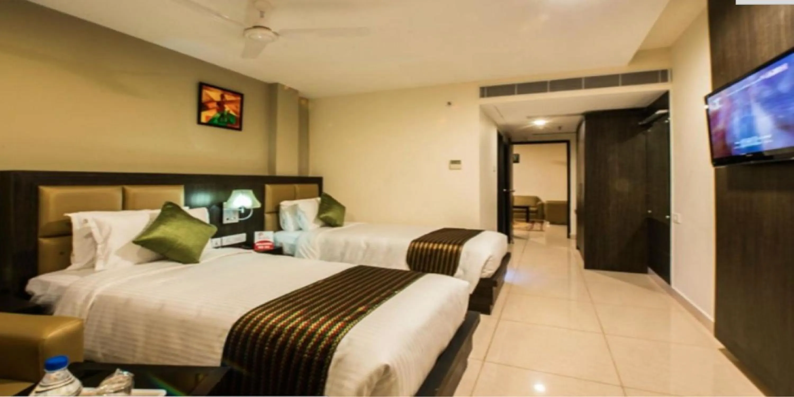 Bedroom, Bed in Plaza Hotel Trichy