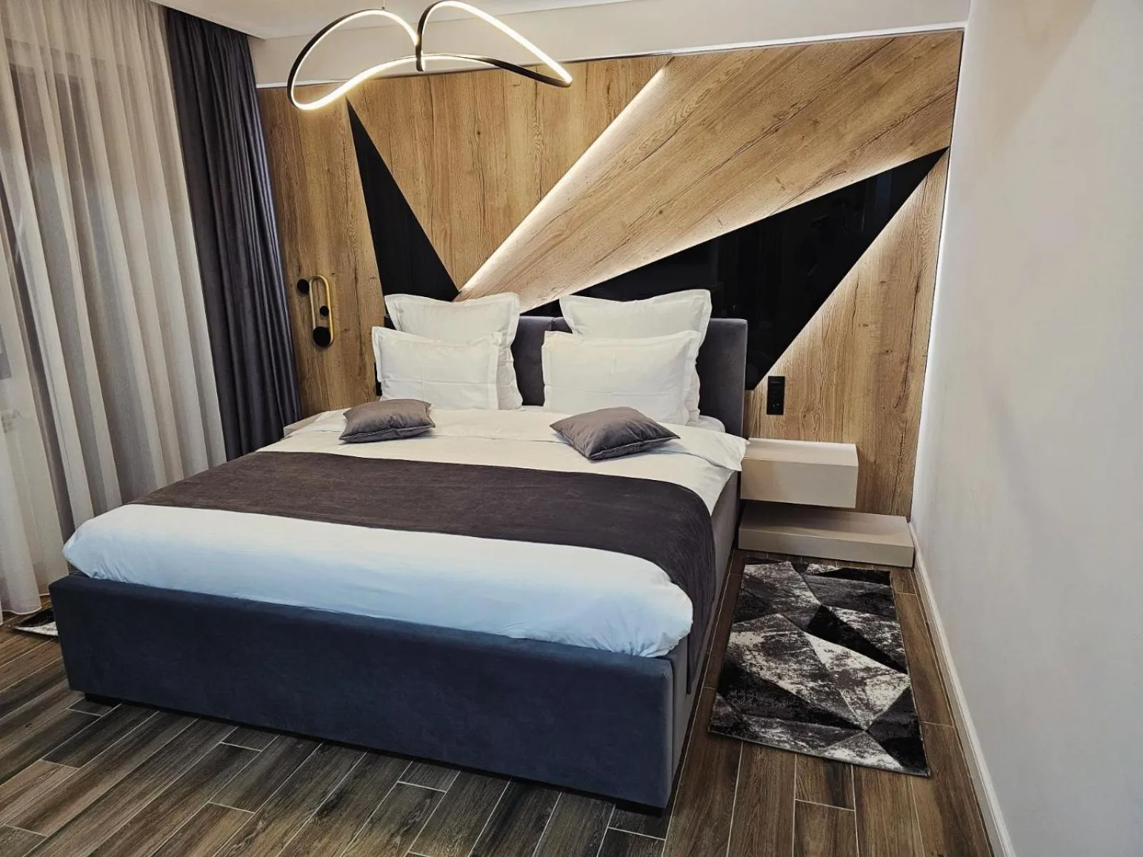 Standard King Room in MONARC Boutique ApartHotel - SELF CHECK-IN