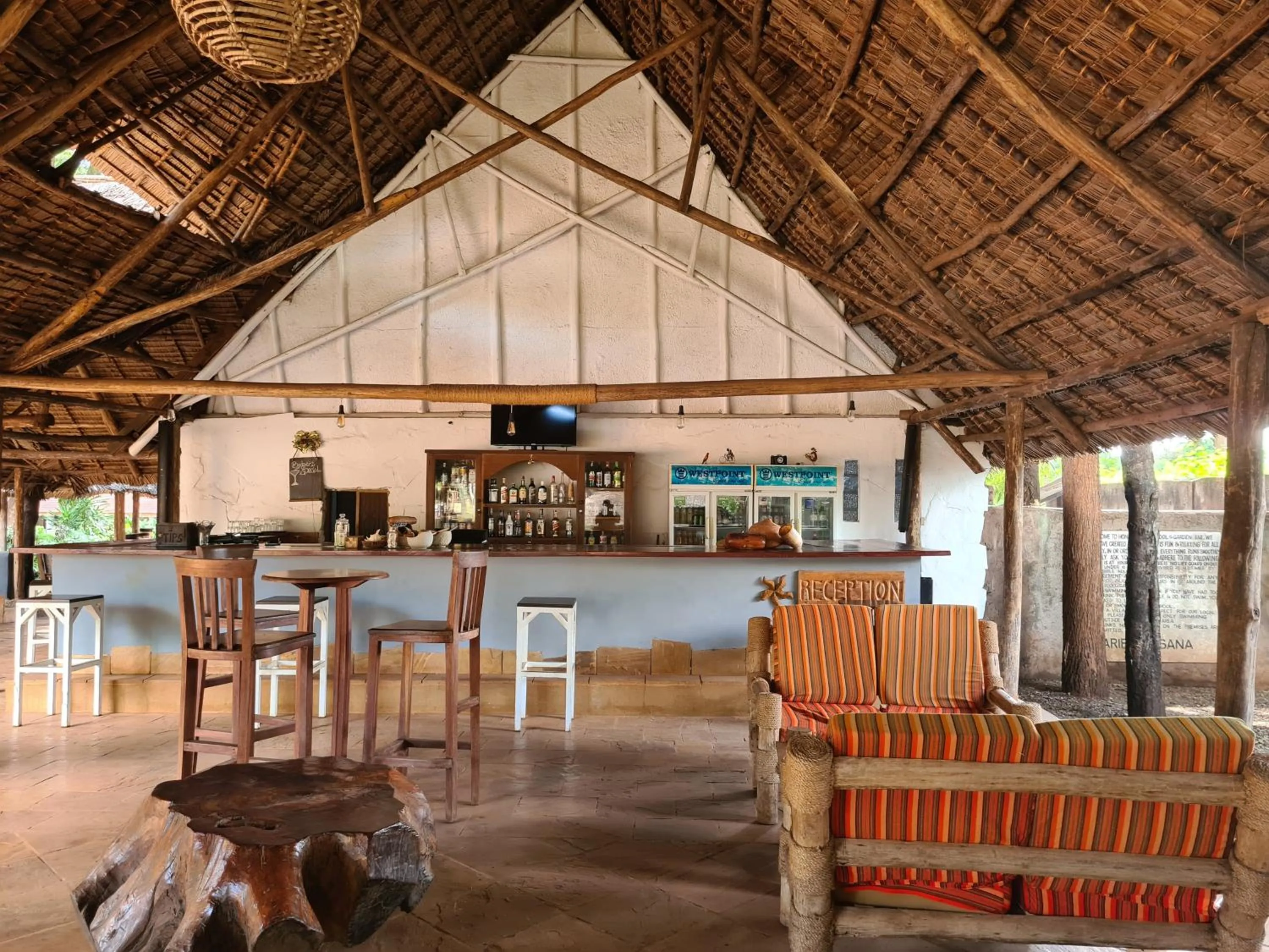 Lounge or bar in Honey Badger Lodge