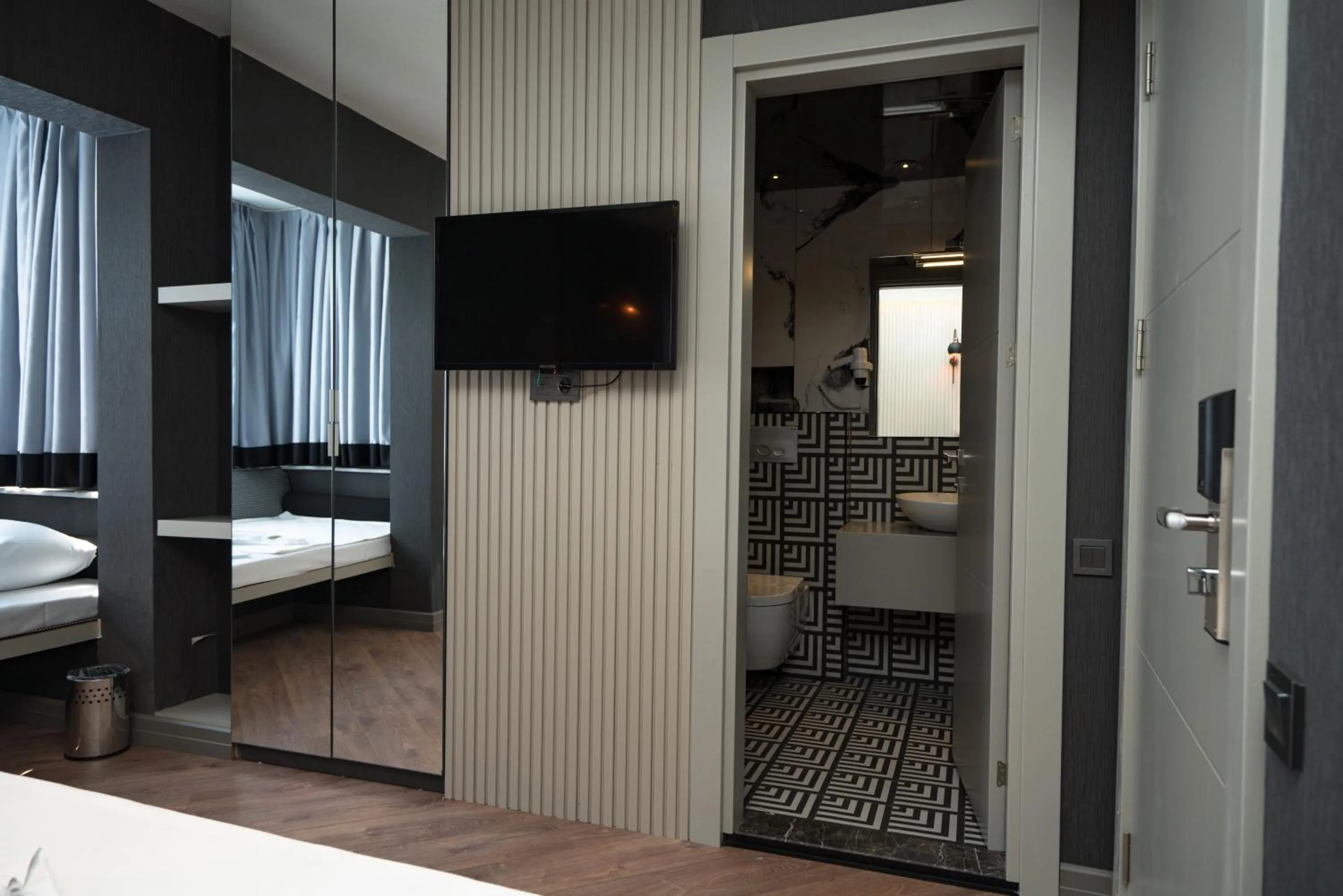 Bathroom, Bed in Basel Hotel