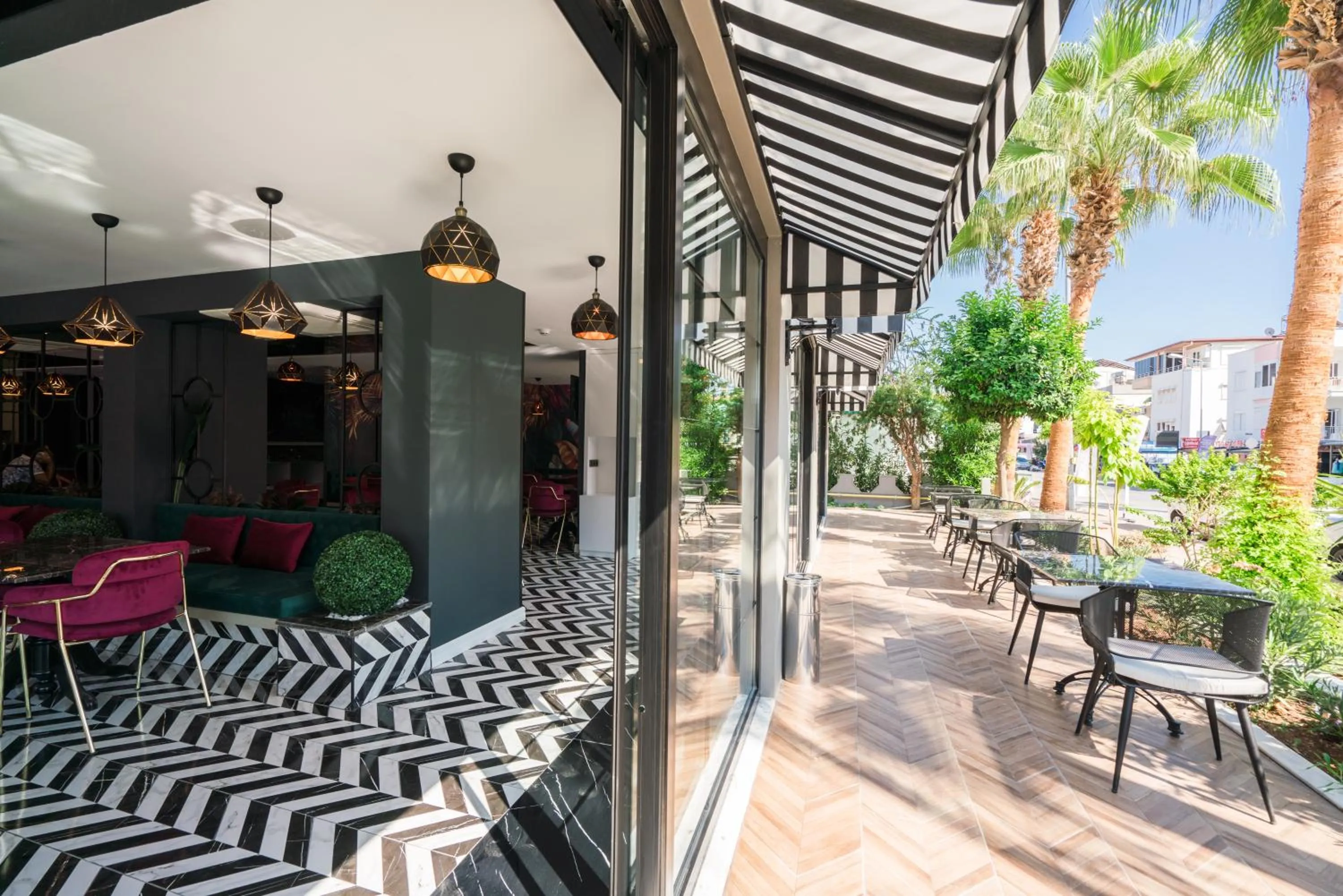 Restaurant/places to eat in Basel Hotel