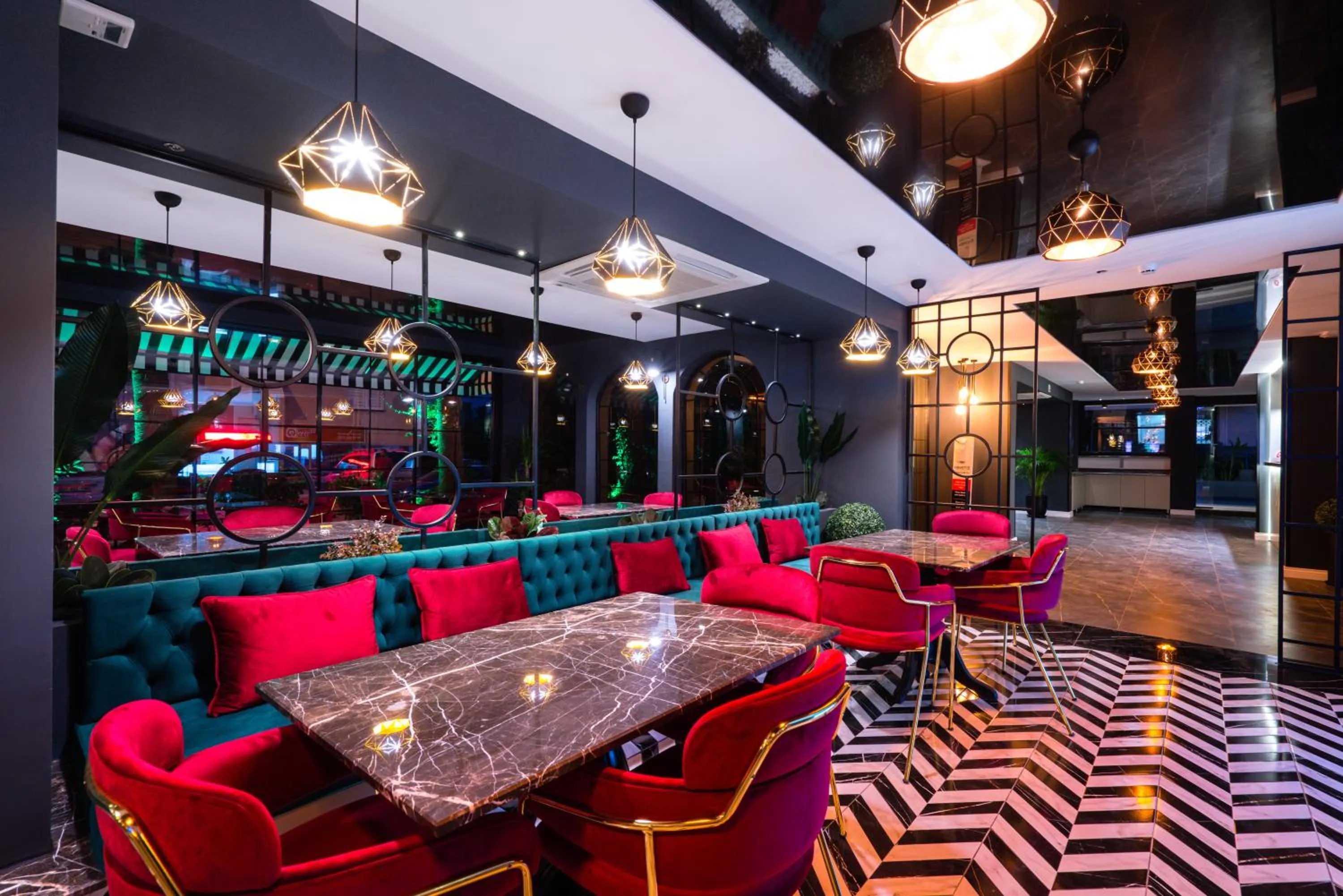 Restaurant/places to eat in Basel Hotel