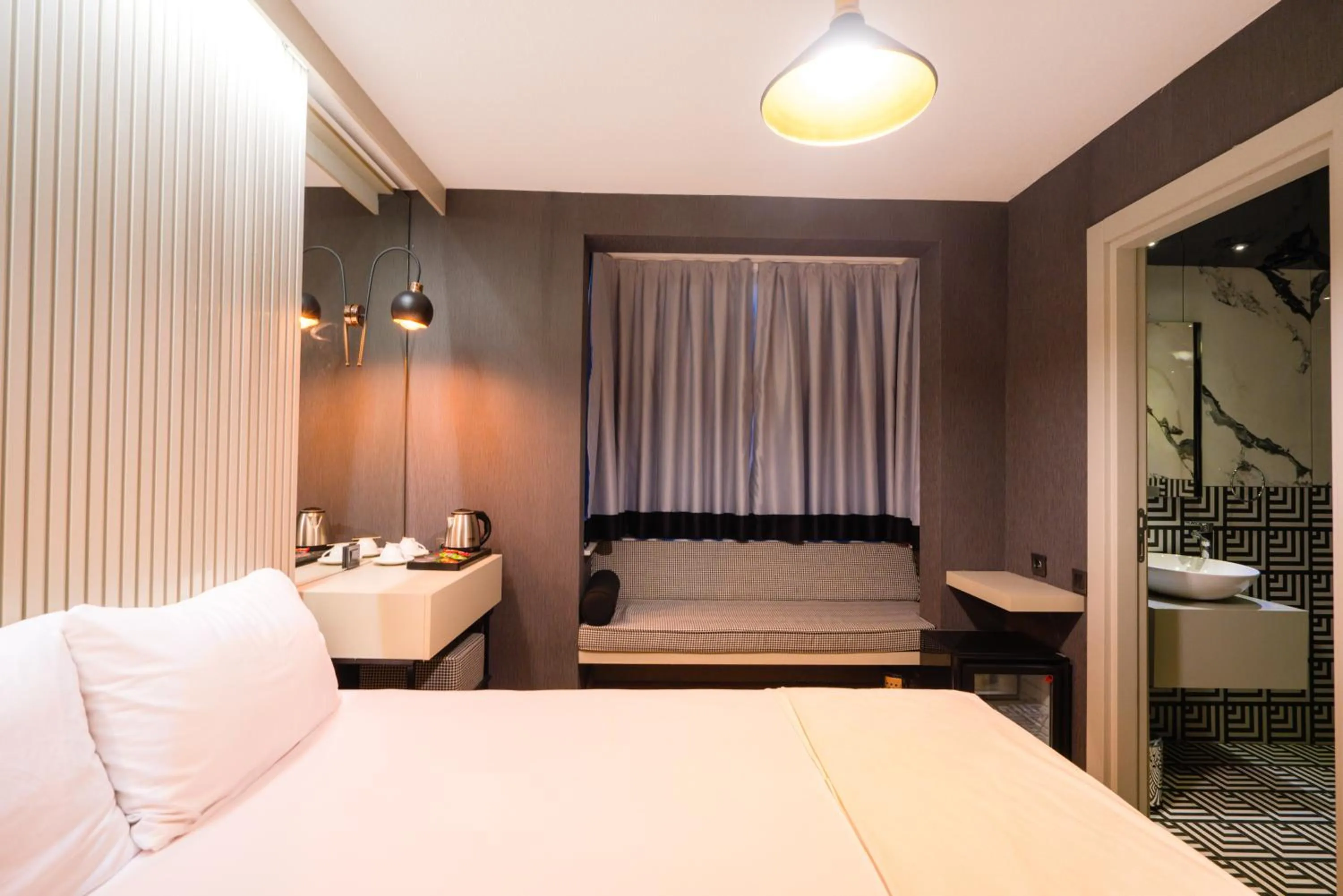 Bedroom, Bed in Basel Hotel