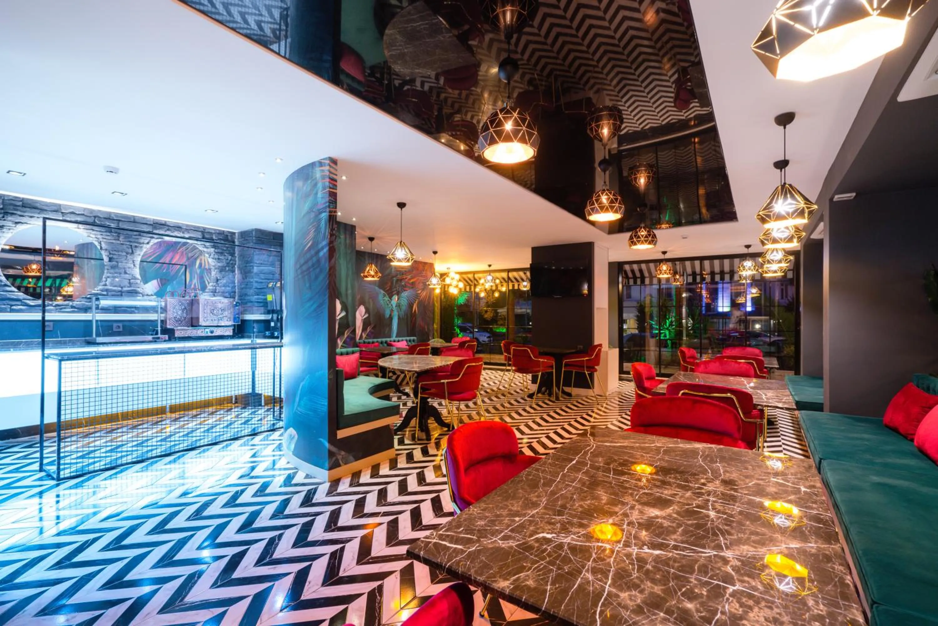 Restaurant/places to eat in Basel Hotel