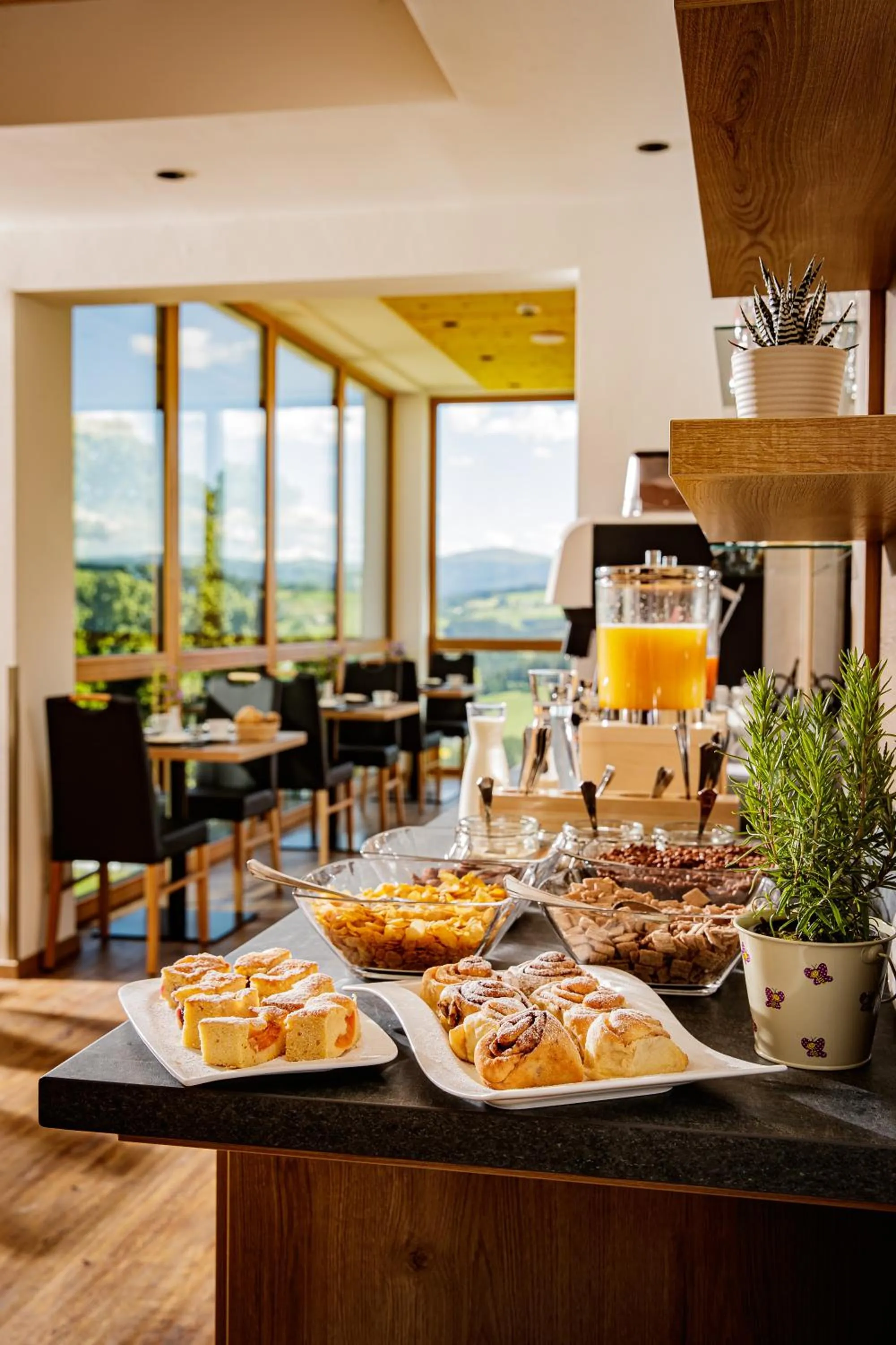Buffet breakfast in Der Almblick