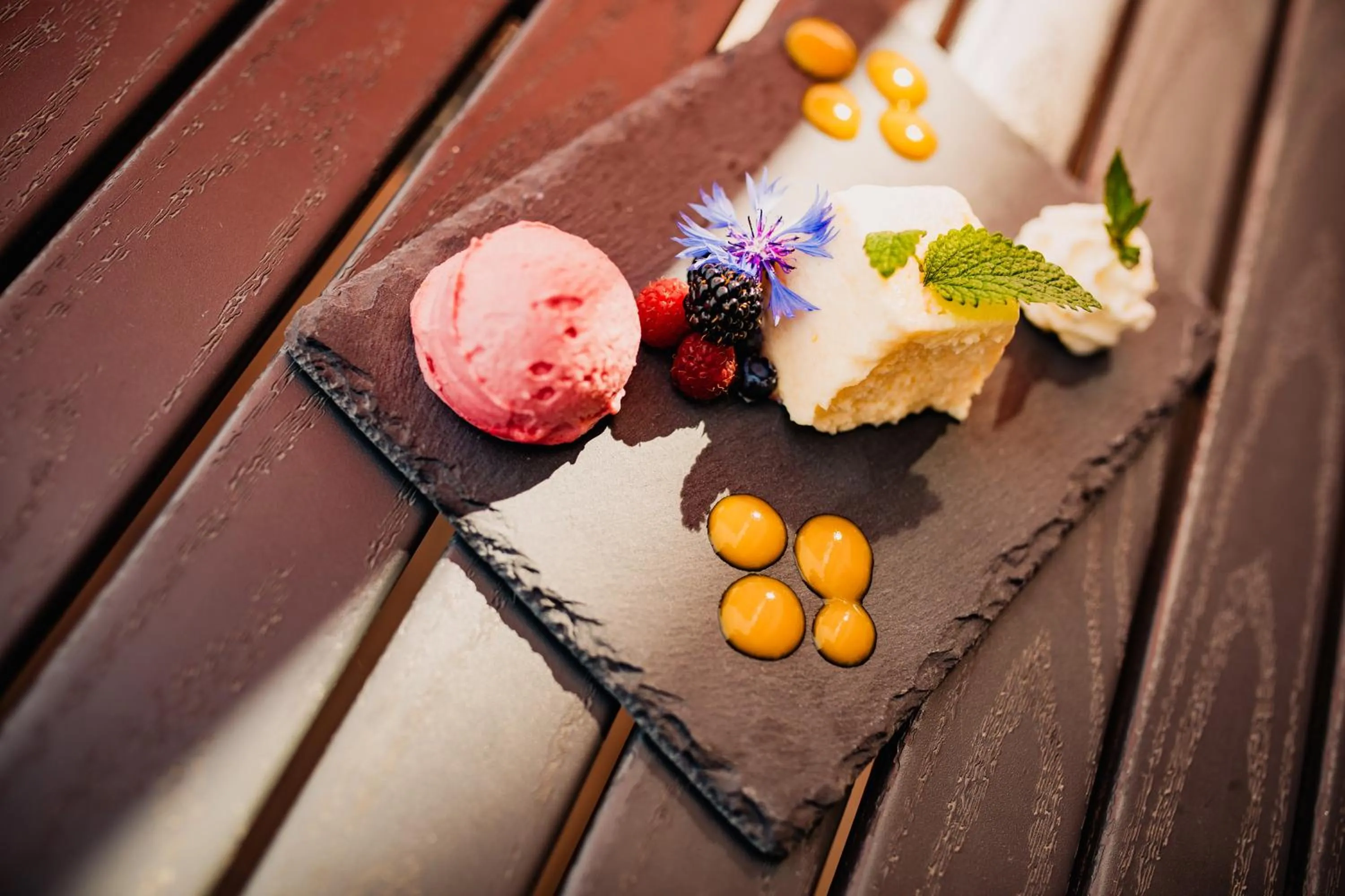 Restaurant/places to eat in Der Almblick