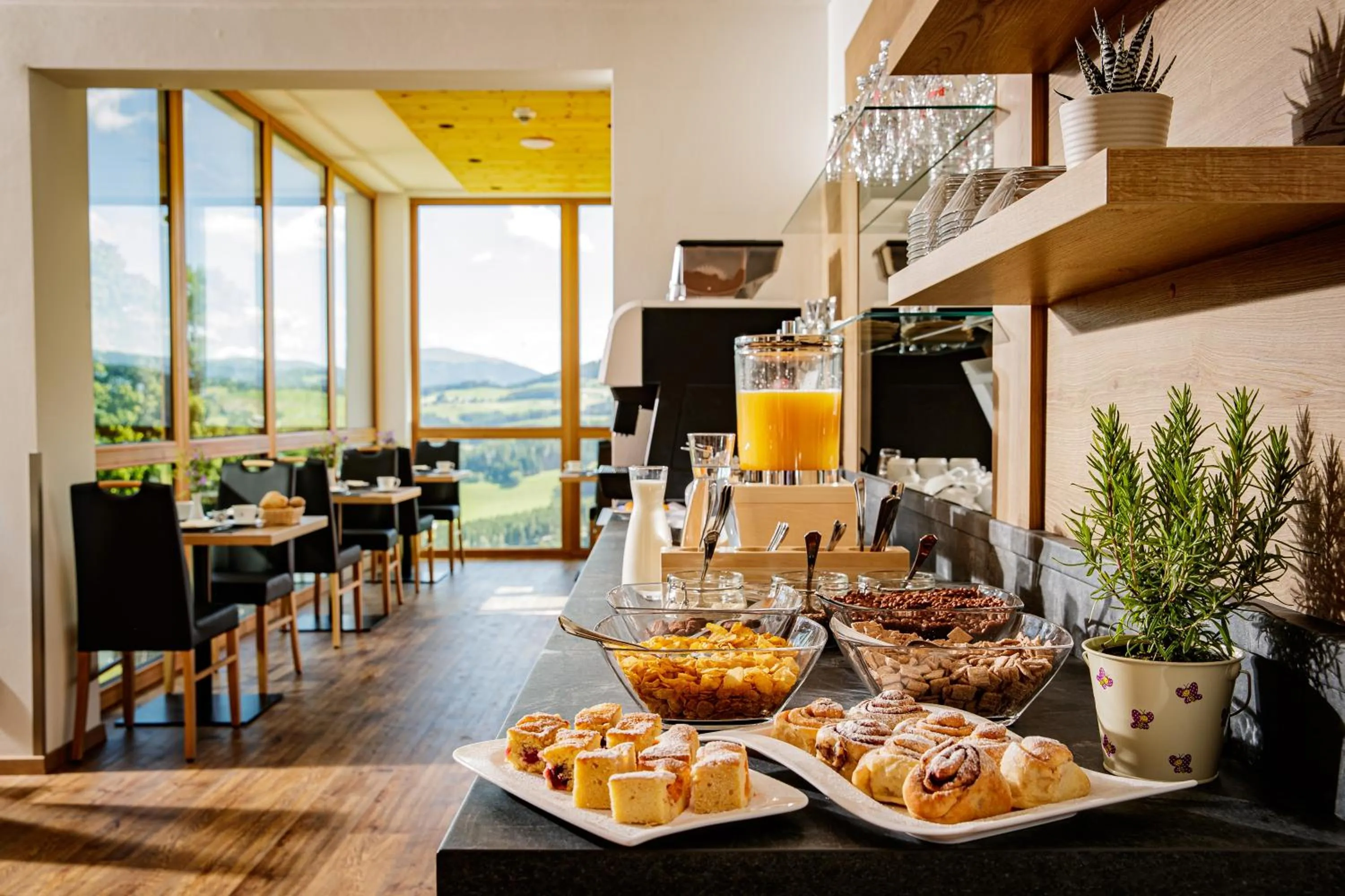 Buffet breakfast in Der Almblick