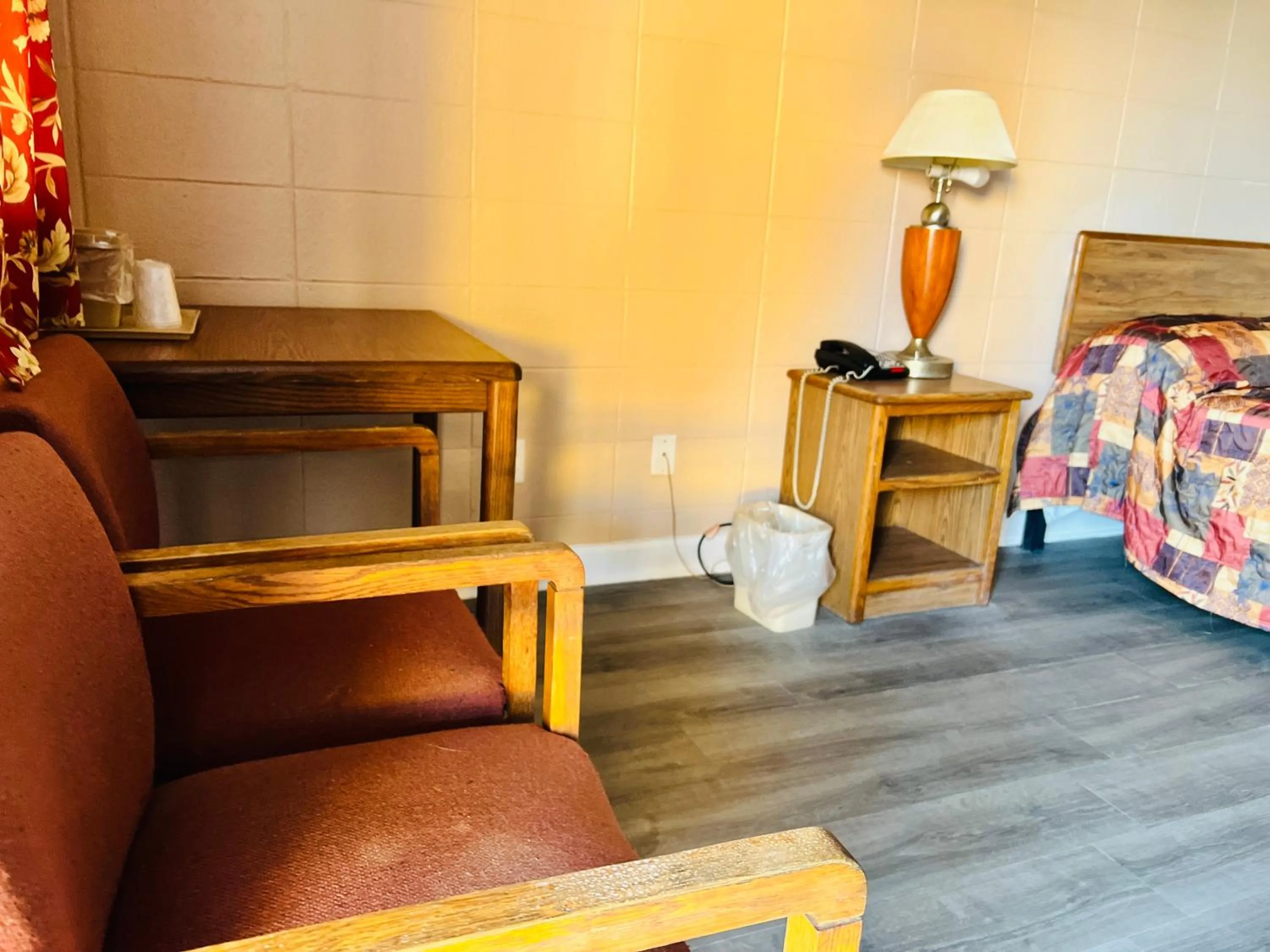 Bedroom in Clayton House Motel