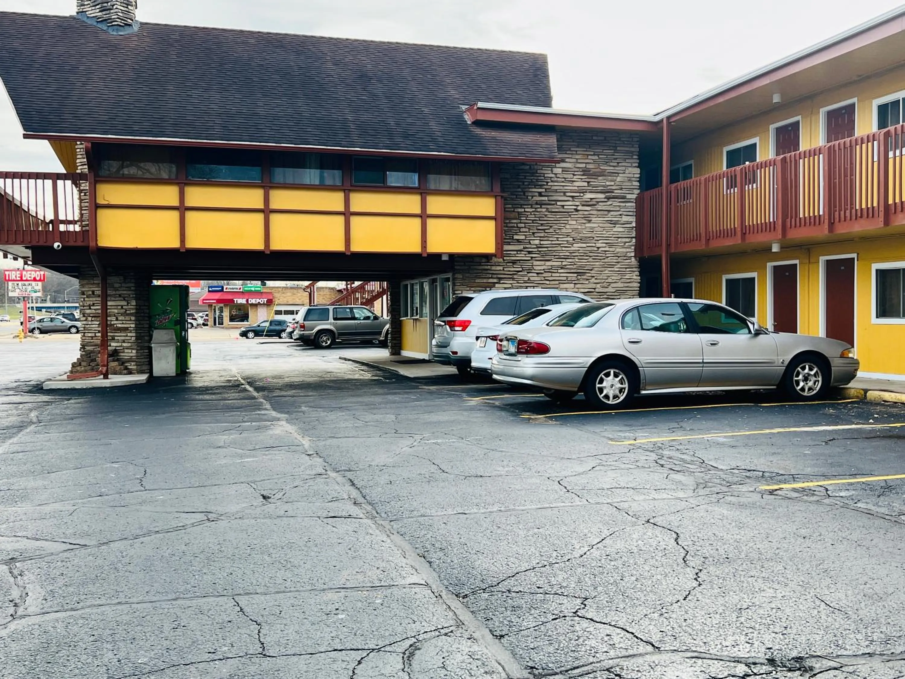 Parking in Clayton House Motel