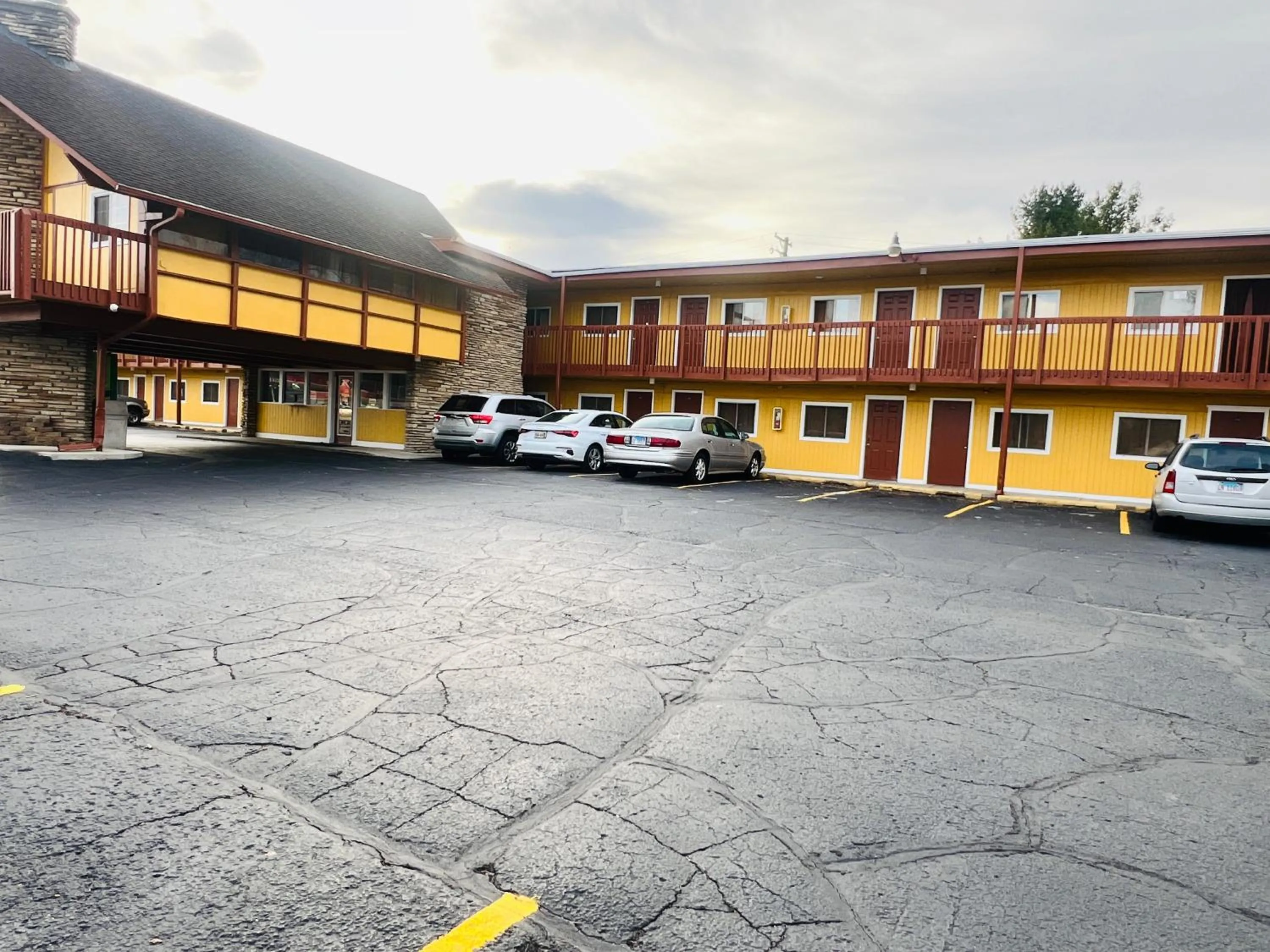 Parking in Clayton House Motel