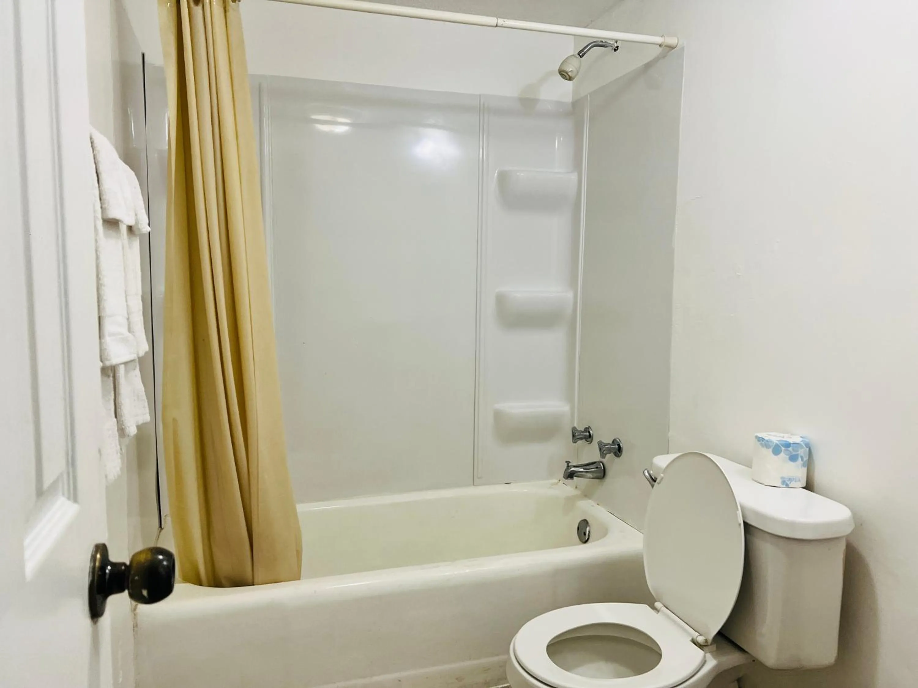 Bathroom in Clayton House Motel