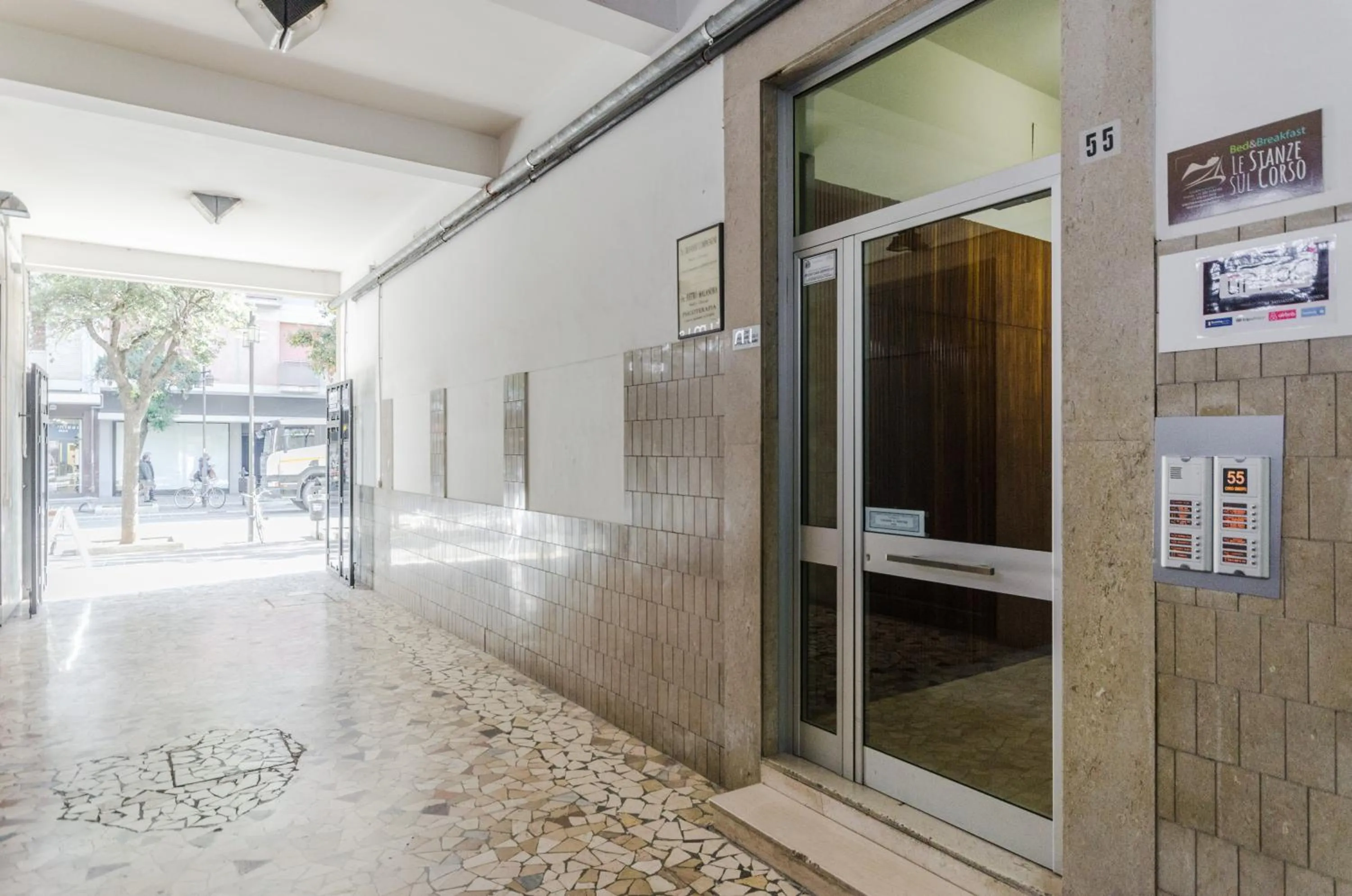 Facade/entrance in Le Stanze Sul Corso