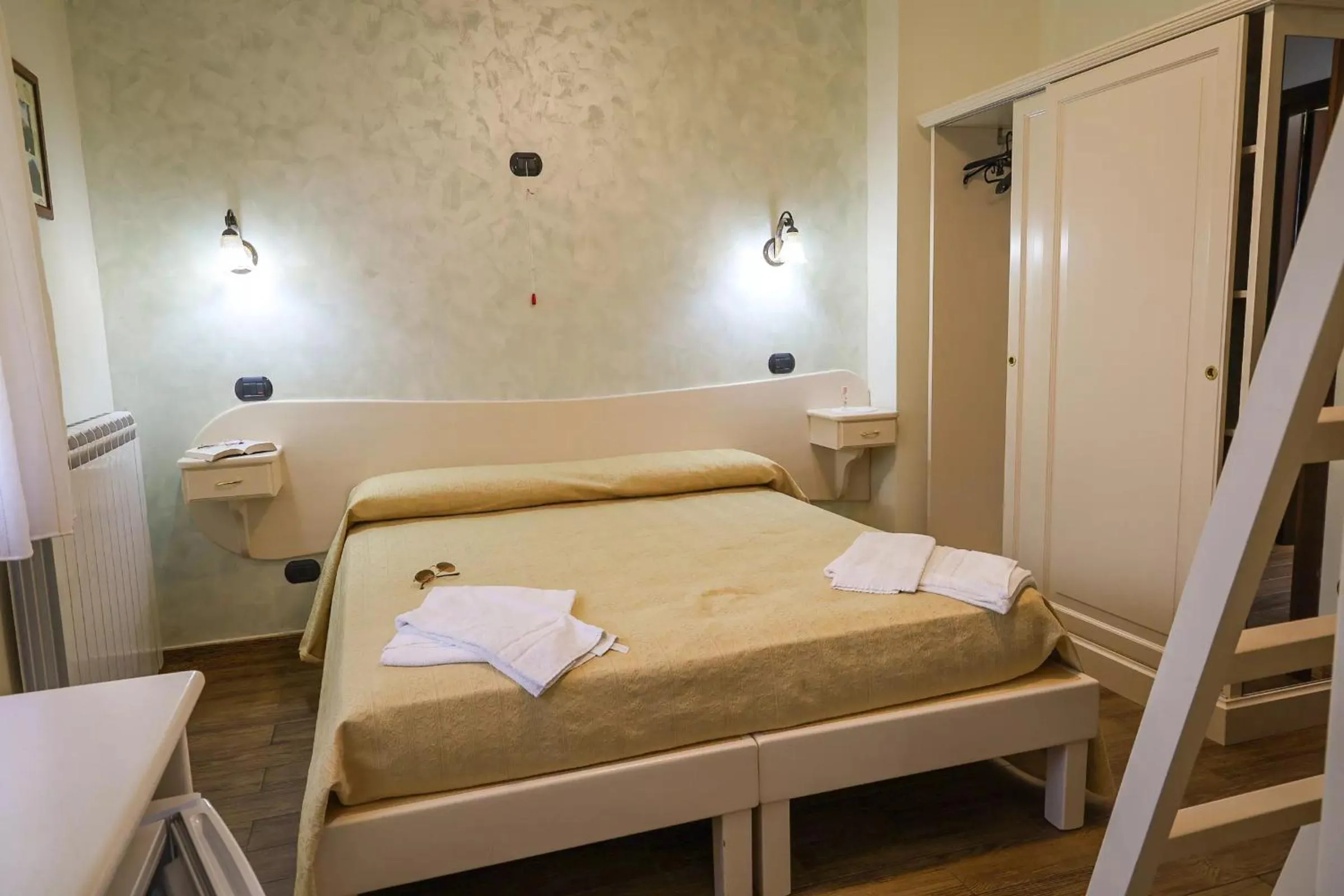 Breakfast, Bed in Mamaral