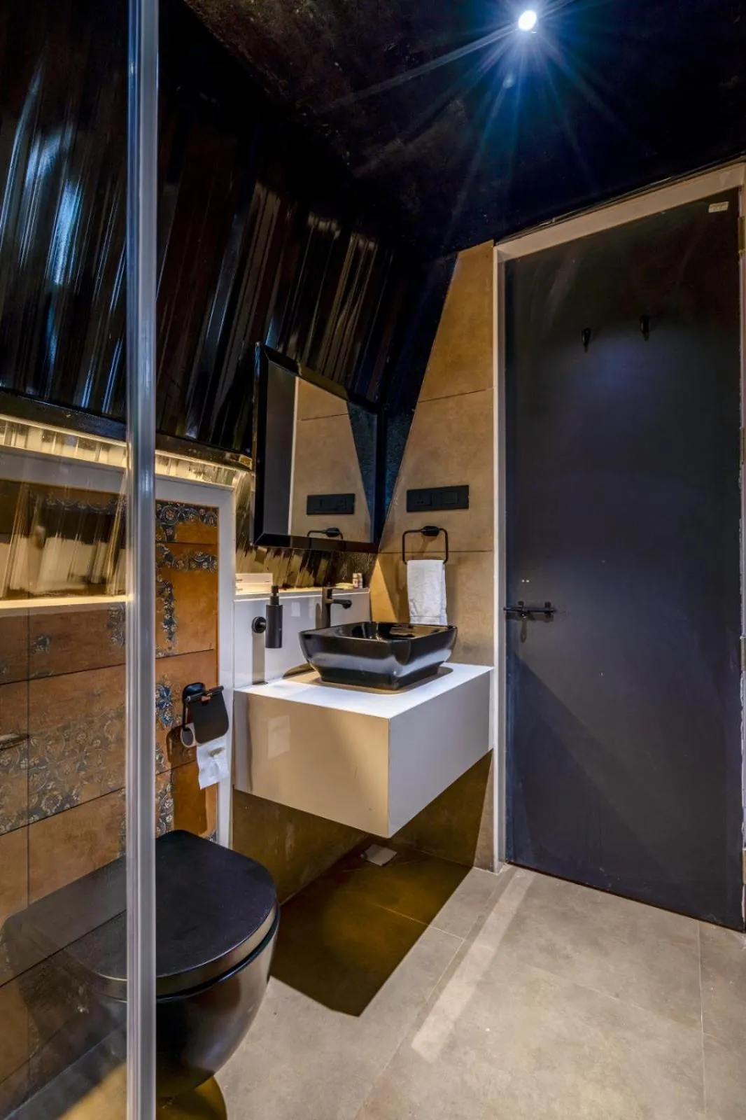 Bathroom in Dio Regaalo Theme Resort, Ratnagiri