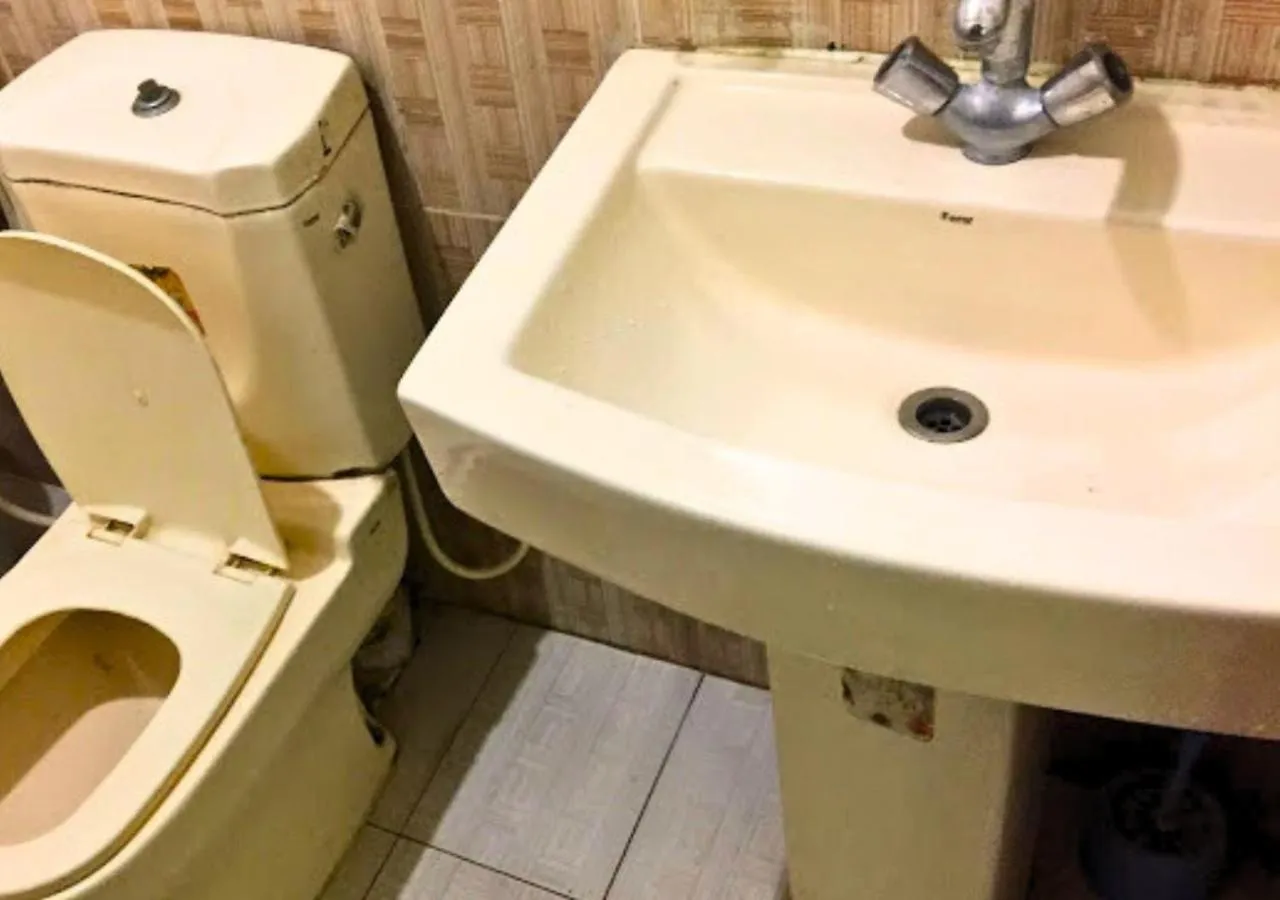 Toilet in New Islamabad Hotel