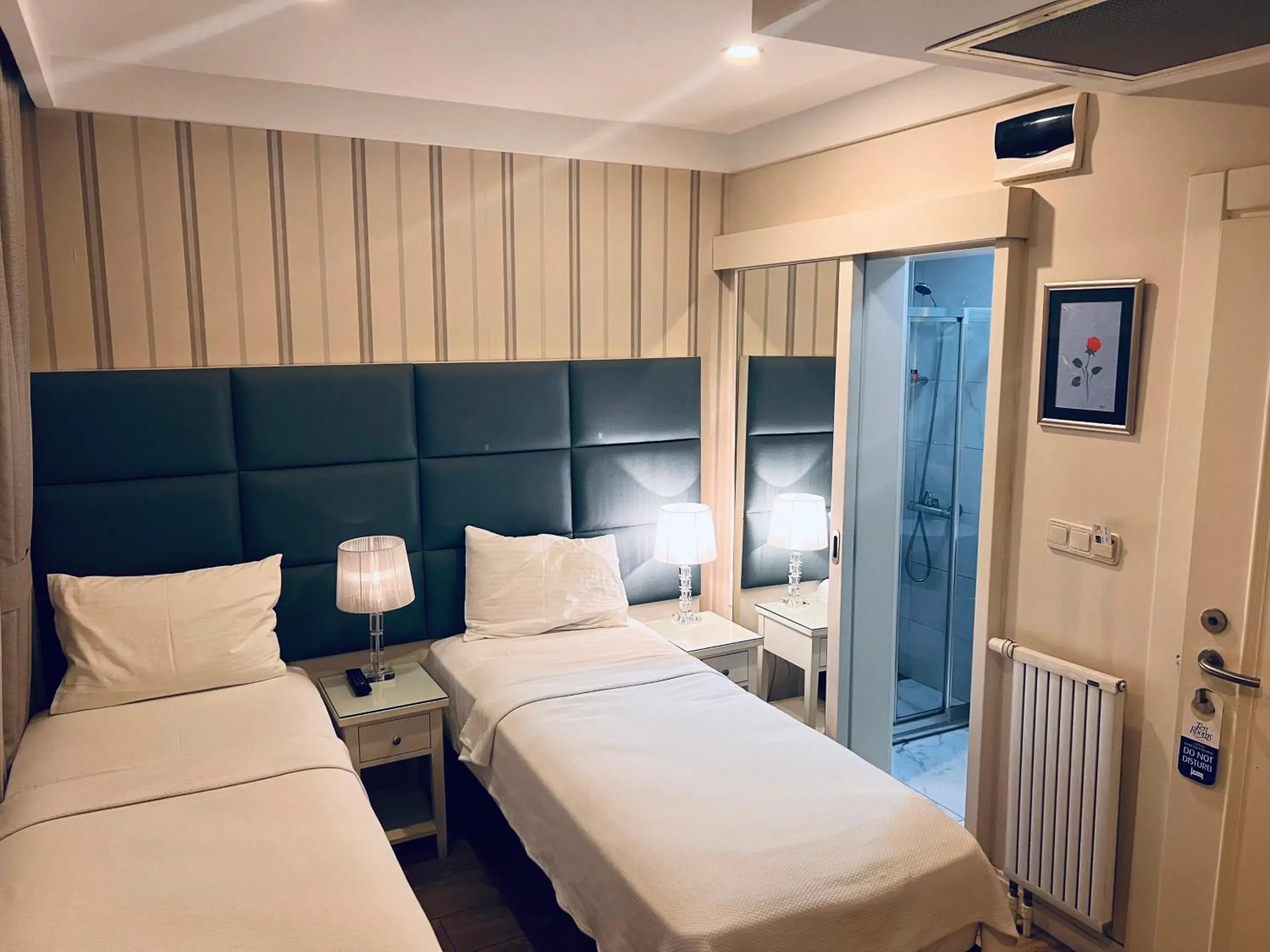 Economy Double or Twin Room - Lobby Floor in Ten Rooms Istanbul Hotel Economy Double or Twin Room - Lobby Floor in Ten Rooms Istanbul Hotel