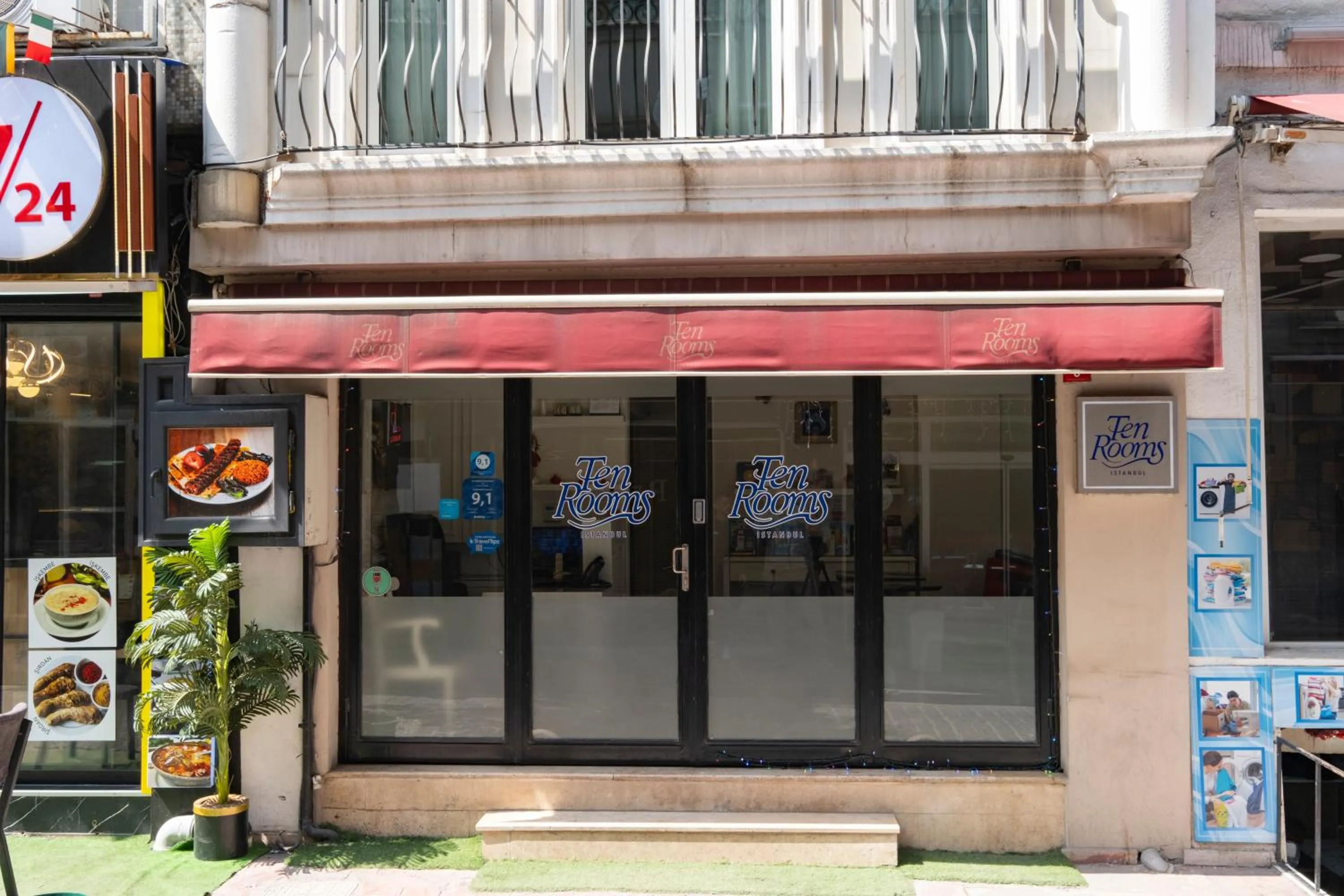 Facade/entrance in Ten Rooms Istanbul Hotel