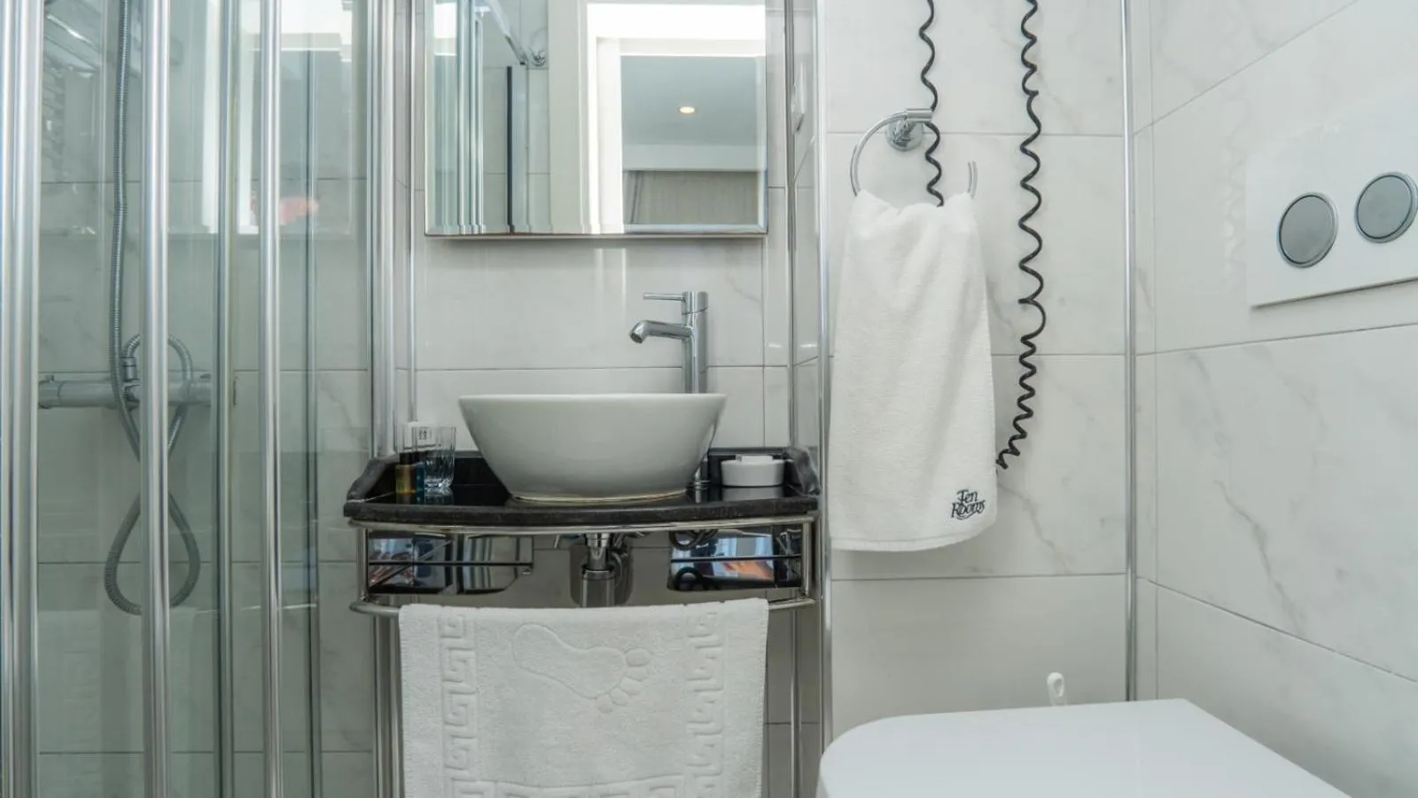 Toilet in Ten Rooms Istanbul Hotel