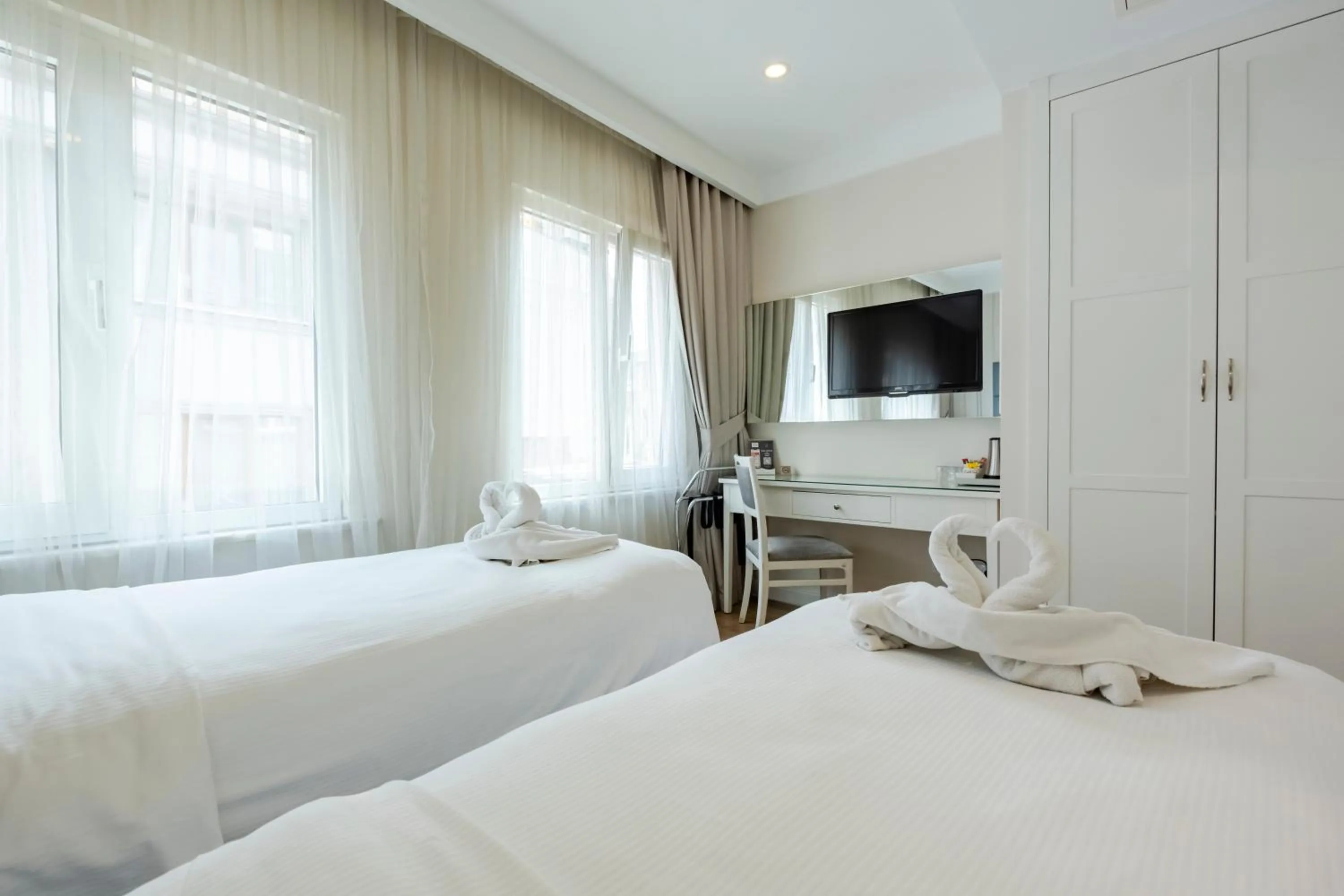 Photo of the whole room, Bed in Ten Rooms Istanbul Hotel