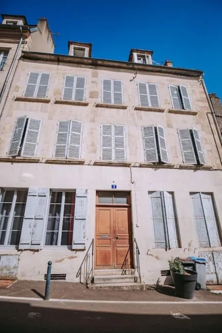 Property building in Le Bel-Air AVALLON