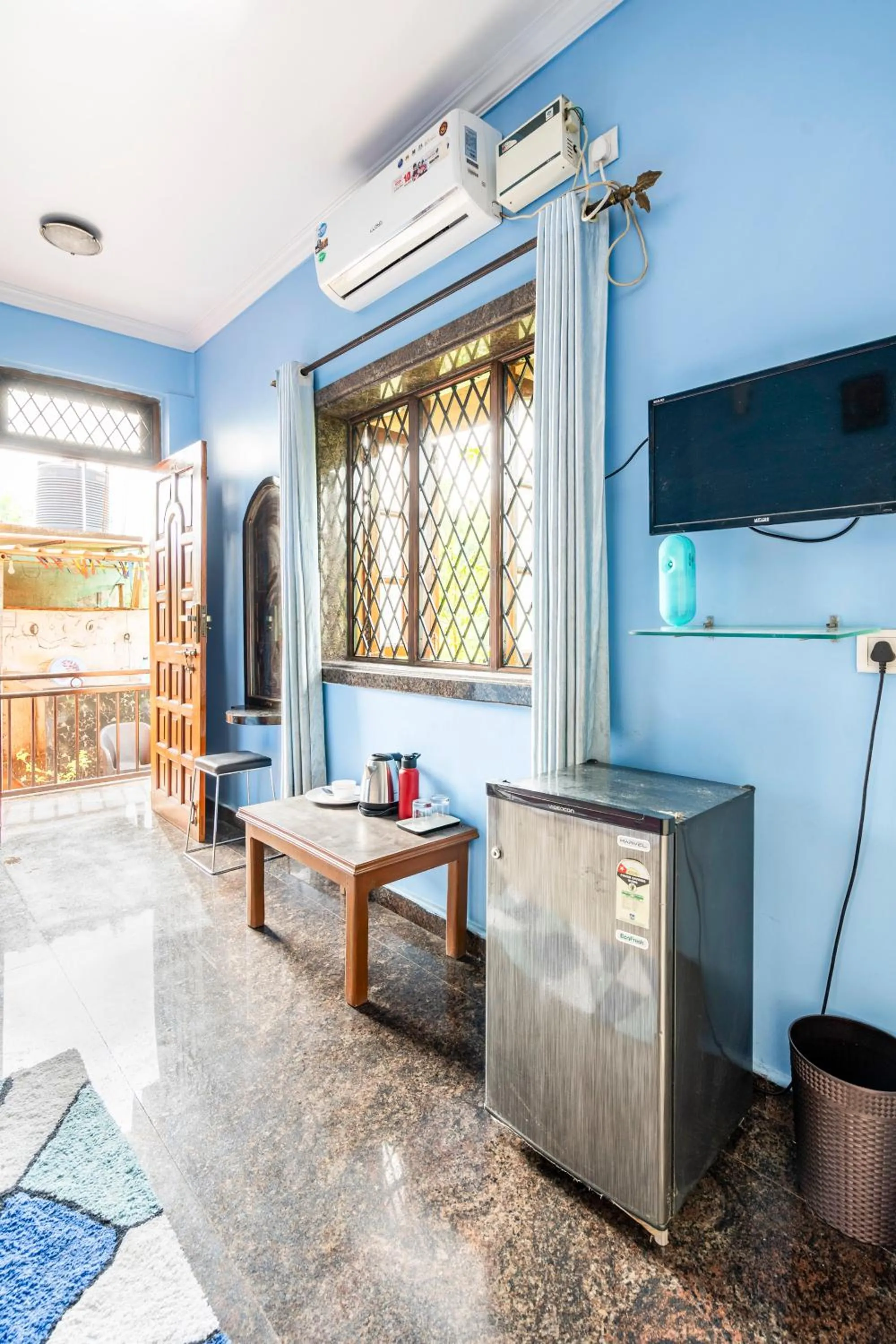 TV and multimedia in Last Minute Trip Hostel Morjim-By The Sea