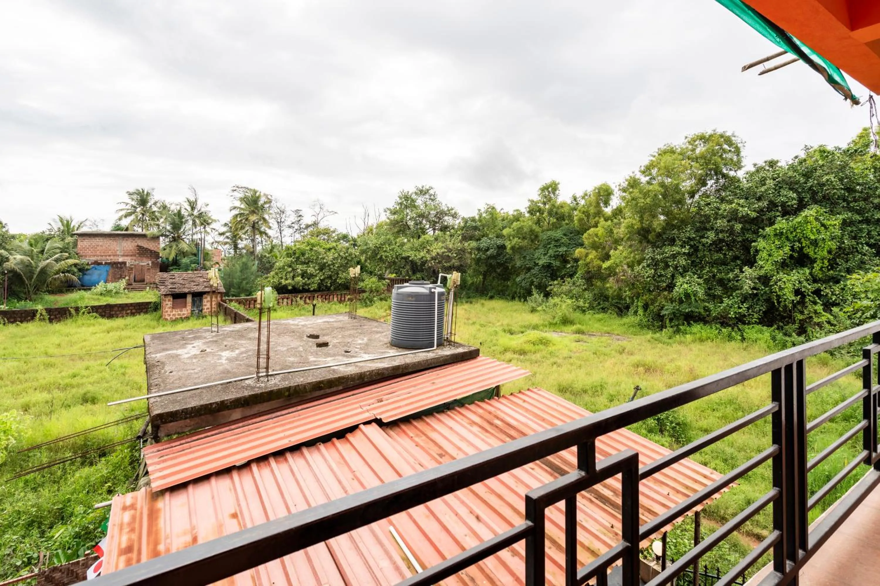 Garden view in Last Minute Trip Hostel Morjim-By The Sea