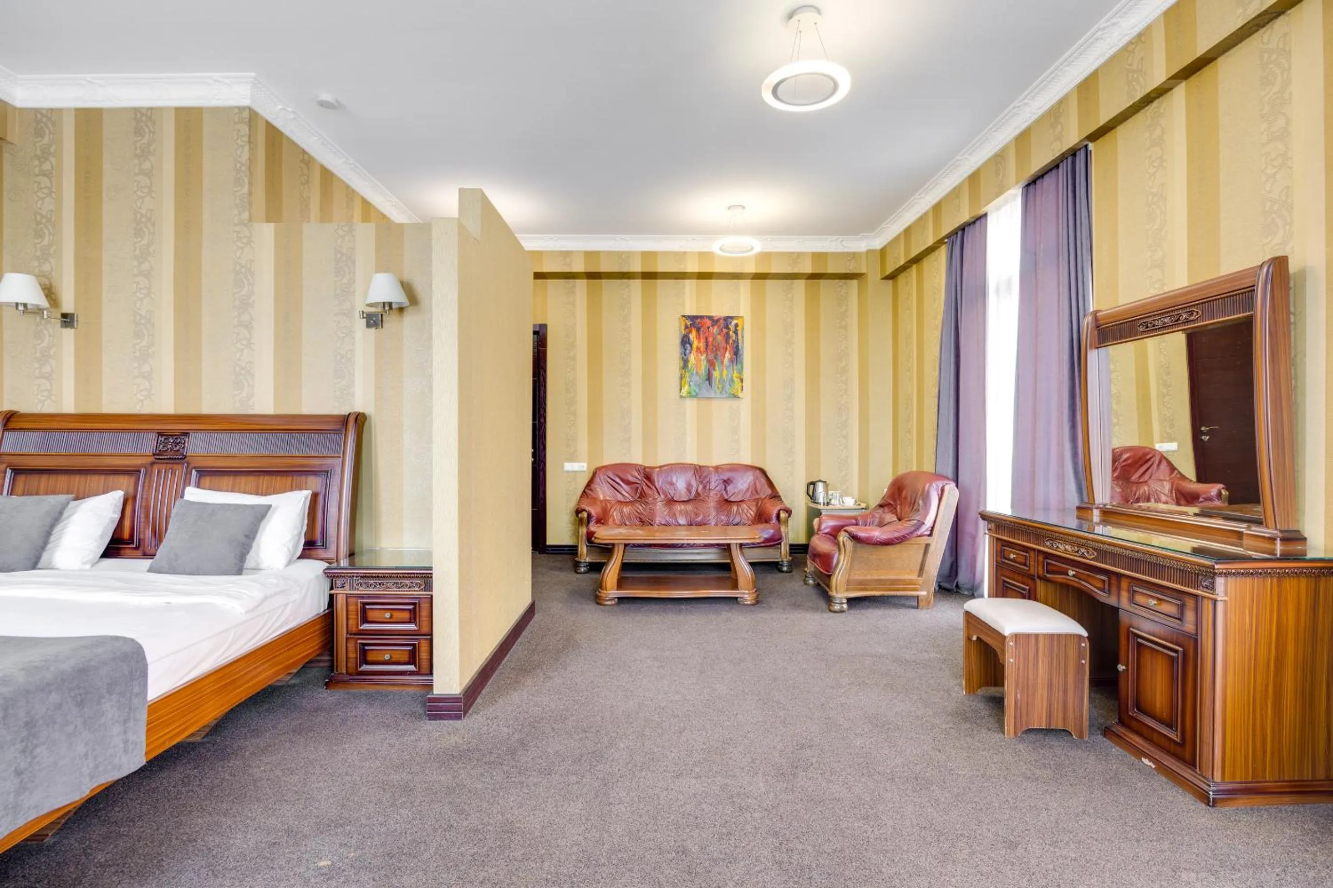 Deluxe King Room in Sololaki Inn