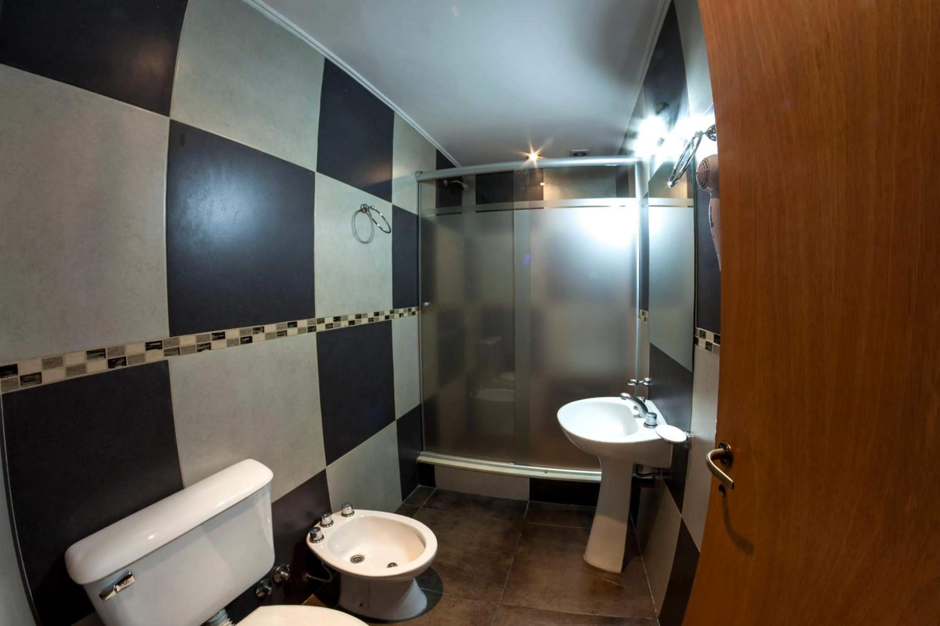 Shower in Hotel Reina