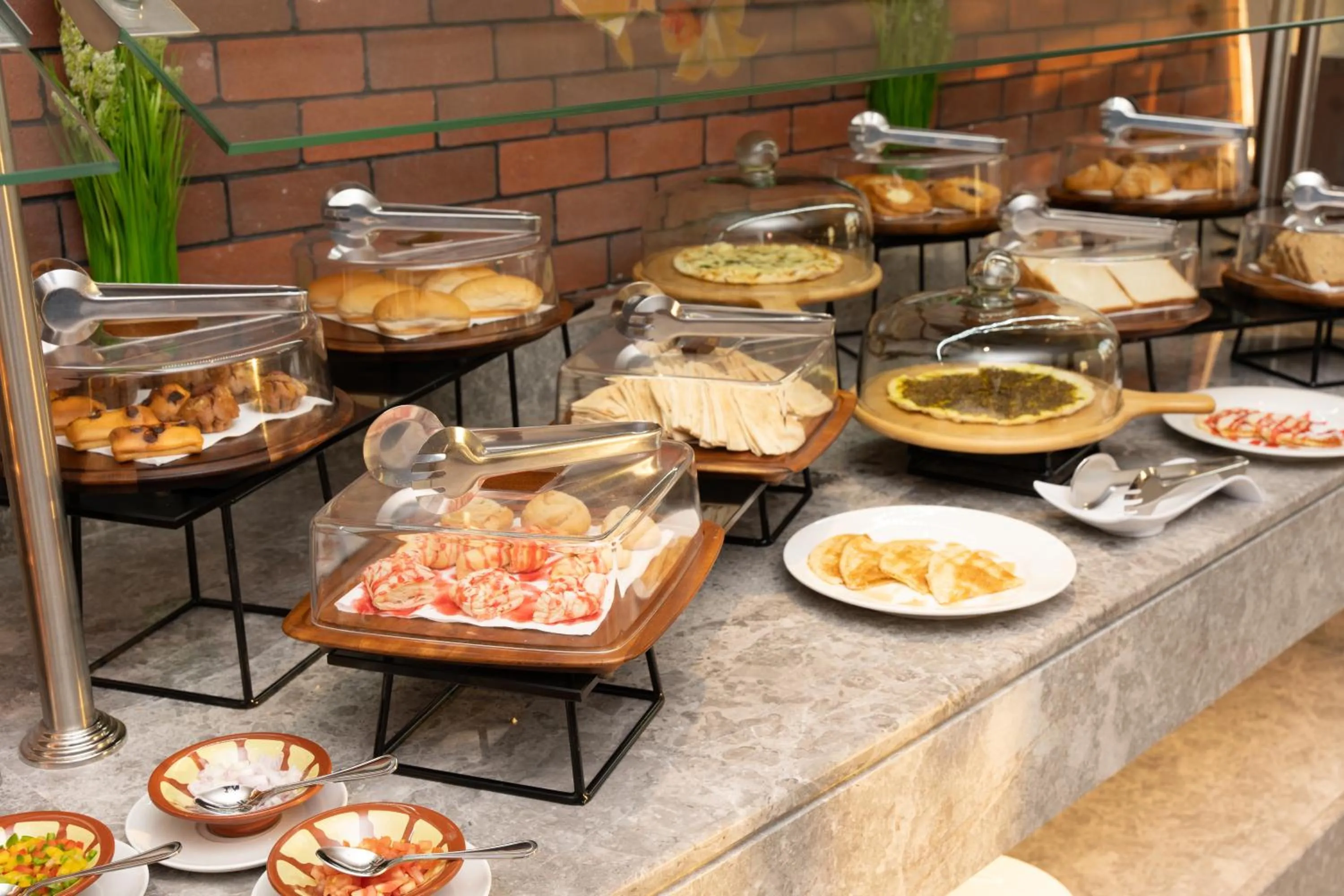 Breakfast in Vivian Park El Raeid Hotel