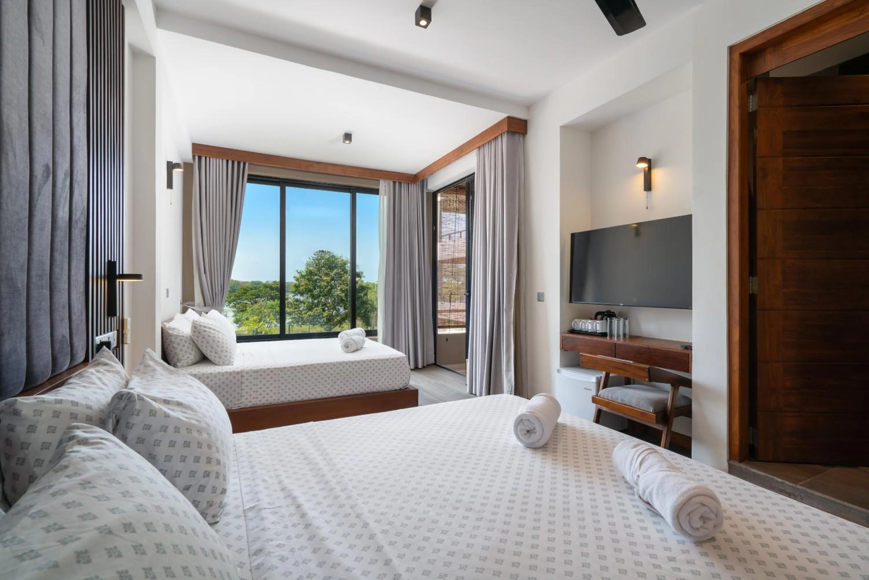 TV and multimedia, Bed in Thimbiri Wewa Resort Wilpattu