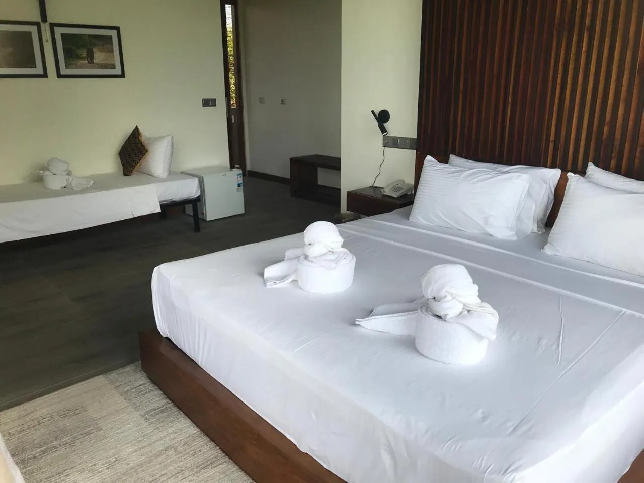 Bed in Thimbiri Wewa Resort Wilpattu