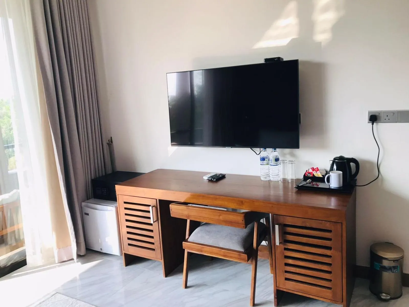 TV and multimedia in Thimbiri Wewa Resort Wilpattu